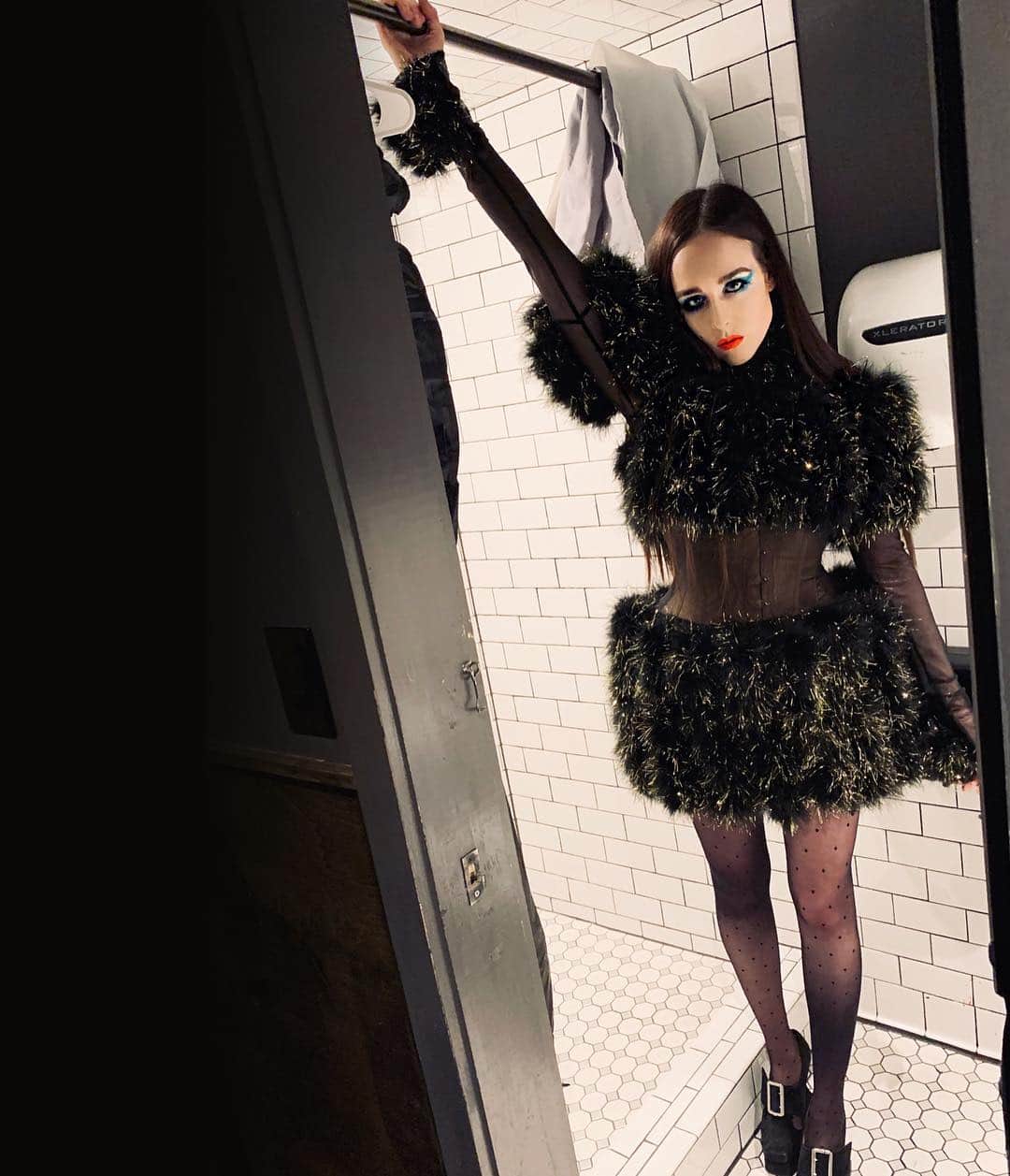 アリー・エックスのインスタグラム：「DC it was so easy to sing to you. Here’s me wearing one of my fav outfits ever. Thank you @bcallabcalla」