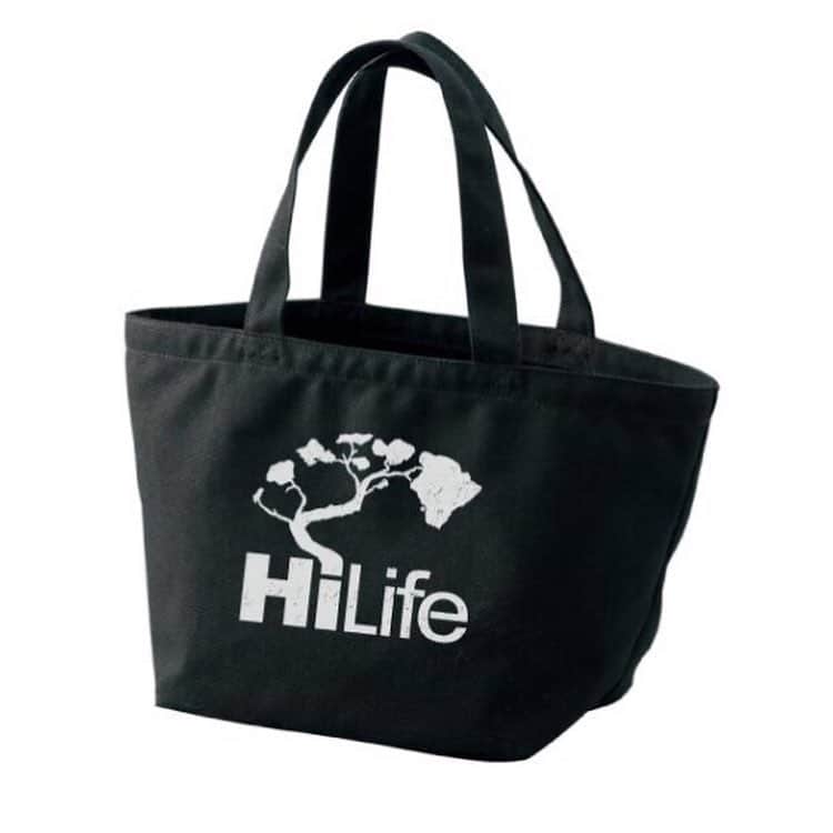 中倉隆道さんのインスタグラム写真 - (中倉隆道Instagram)「. ハワイの大人気ブランド『HiLife』 @hilifestore のイチオシ新作アイテムはコレ♬😊✨ . . ★迷彩＆黒のミニトートバッグ . ★デニムトートバッグ . ★フラワー柄Tシャツ . ★パイナップル柄ドルマンTシャツ . ★ウィンドブレーカー . 他にも新作多数取り揃えてます♬ ぜひGWはお台場ハワイフェスティバルへお越し下さい☺️🙏✨✨ . . 4/27-5/6 お台場ハワイフェスティバル@ヴィーナスフォート . 4/27と5/1からはリュードーも店頭にいますので遊びに来て下さーい♬☺️🙏 . . #お台場ハワイフェスティバル2019 #お台場ハワイフェスティバル #hilife #hilifestore #犬服 #ドッグウェア #わんこ服 #ワンコ服 #ワンコ #ワンコのいる生活 #チワワ #愛犬 #チワワロング #luft #チワワ部 #강아지 #puppy #chihuahuas #10ワン10色親バカ会 #ベストドッグオーディション #わんことお出かけ #hawaii #hawaiibrand #ハワイ #ハワイブランド #トートバッグ #ミニトートバッグ #バッグ #ウィンドブレーカー」4月26日 8時06分 - ryudo.tokyo