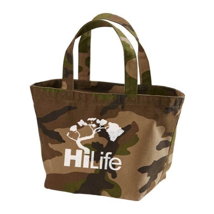 中倉隆道さんのインスタグラム写真 - (中倉隆道Instagram)「. ハワイの大人気ブランド『HiLife』 @hilifestore のイチオシ新作アイテムはコレ♬😊✨ . . ★迷彩＆黒のミニトートバッグ . ★デニムトートバッグ . ★フラワー柄Tシャツ . ★パイナップル柄ドルマンTシャツ . ★ウィンドブレーカー . 他にも新作多数取り揃えてます♬ ぜひGWはお台場ハワイフェスティバルへお越し下さい☺️🙏✨✨ . . 4/27-5/6 お台場ハワイフェスティバル@ヴィーナスフォート . 4/27と5/1からはリュードーも店頭にいますので遊びに来て下さーい♬☺️🙏 . . #お台場ハワイフェスティバル2019 #お台場ハワイフェスティバル #hilife #hilifestore #犬服 #ドッグウェア #わんこ服 #ワンコ服 #ワンコ #ワンコのいる生活 #チワワ #愛犬 #チワワロング #luft #チワワ部 #강아지 #puppy #chihuahuas #10ワン10色親バカ会 #ベストドッグオーディション #わんことお出かけ #hawaii #hawaiibrand #ハワイ #ハワイブランド #トートバッグ #ミニトートバッグ #バッグ #ウィンドブレーカー」4月26日 8時06分 - ryudo.tokyo