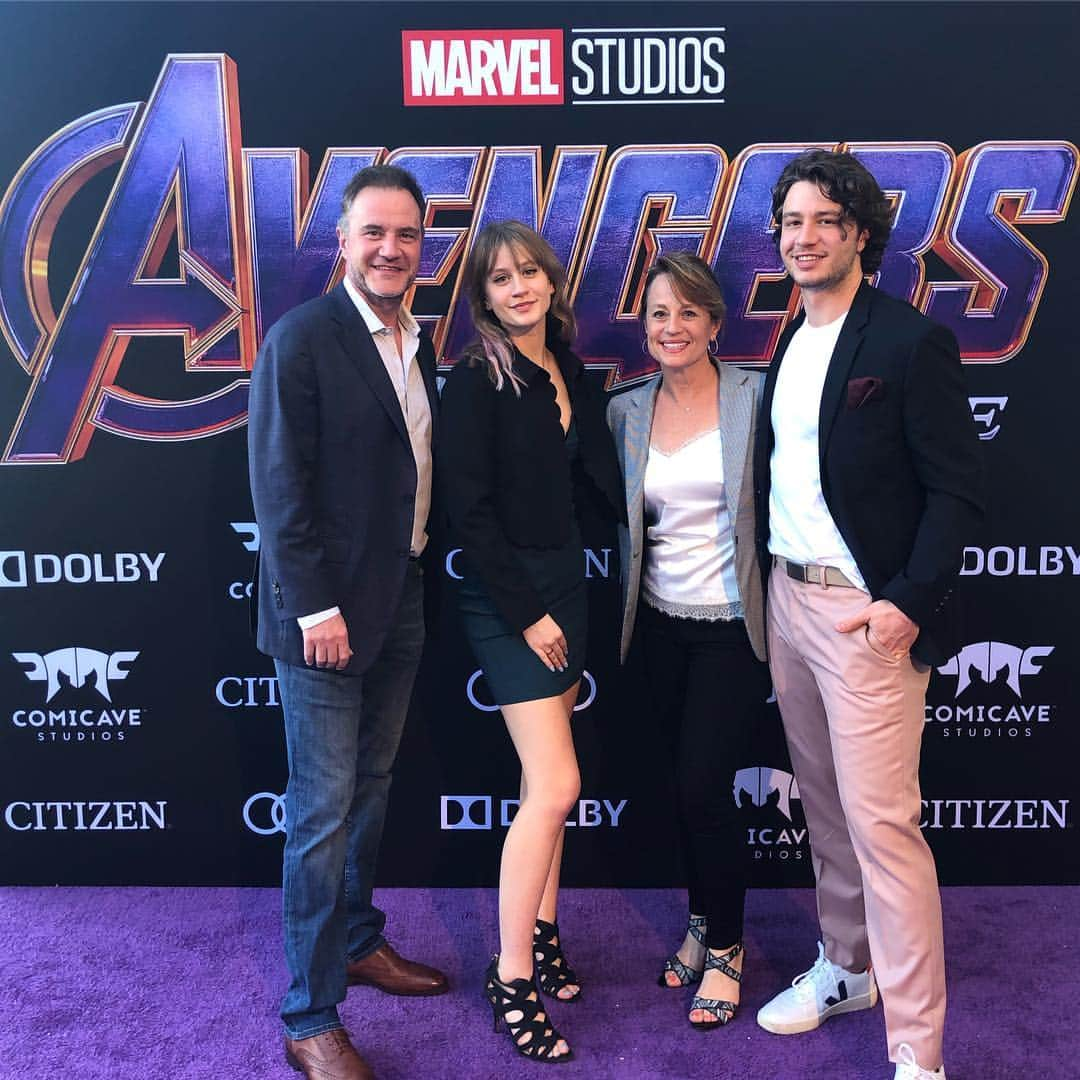 ティム・ディケイのインスタグラム：「A thrilling night with the family getting to watch the highly anticipated movie #AvengersEndgame! @marvelstudios has been a big part of our lives and we are so thankful to see the Avenger’s journey. Don’t miss it!」