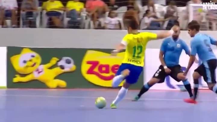 アレッサンドロ・ローザ・ヴィエイラのインスタグラム：「VÍDEO- Saiuuu mais um vídeo do Canal Falcao12 no YouTube! O quadro #EnsinaRei ,mostrando o corte seco com finalização! Participação @rodrigoha  LINK NO STORIES 😀」