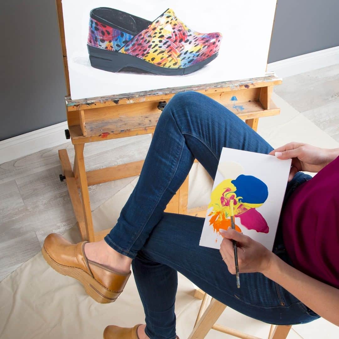 ダンスコのインスタグラム：「Professional art(ist). . . . #dansko #instalove #clogs #shoes #danskos #justyourfavorites #instagood #danskostyle #comfort #newshoes」