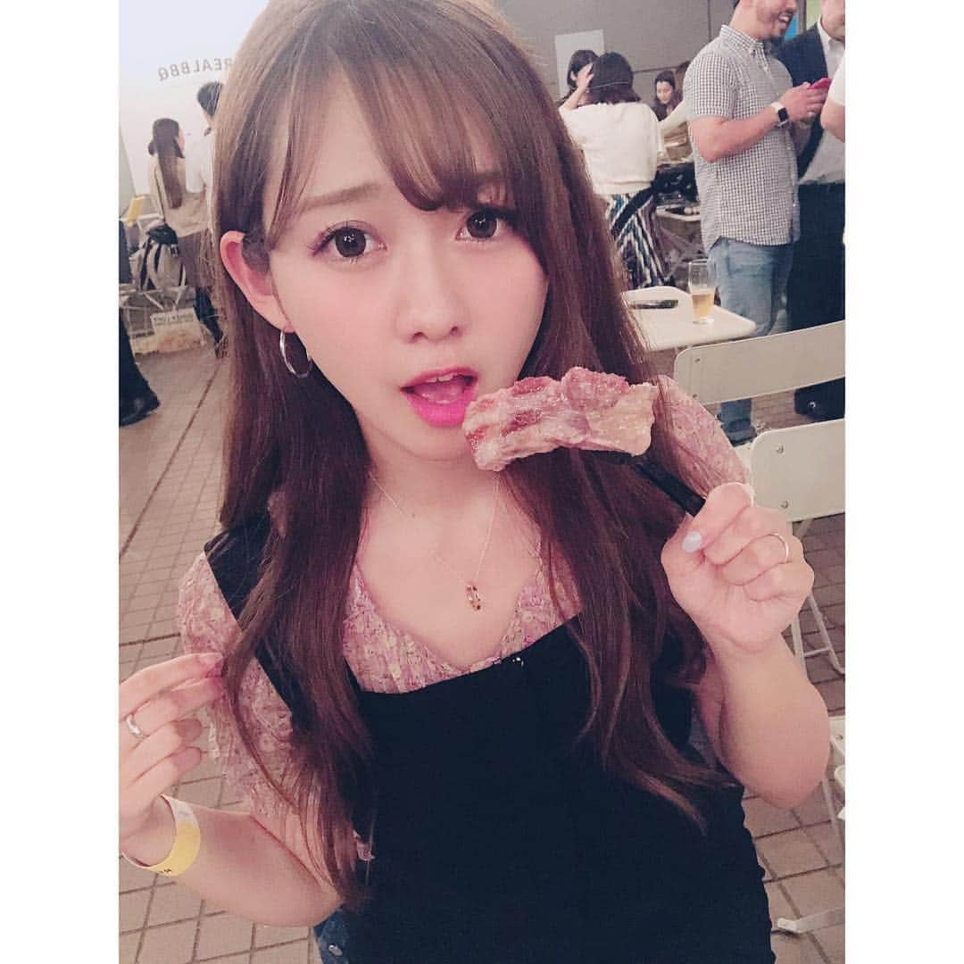 中村比菜さんのインスタグラム写真 - (中村比菜Instagram)「おはよう🐻 昨日は渋谷のタワレコの上にある【REALBBQ】に行ってきました🍻❤ お肉もたくさんの種類が用意されていて、焼くだけでBBQが楽しめたよ☺️ しかもお酒も飲み放題でした✨✨✨ ゴールデンウィークとかにもぴったりだと思うので是非行ってみてね🍖  #バーベキュー #ビアガーデン #BBQ #REALBBQ #realbbqgarden #簡易bbq  #bbqchicken  #渋谷グルメ #渋谷ディナー #渋谷BBQ  #셀카 #시부야 #시부야맛집」4月26日 8時50分 - ohinachan017