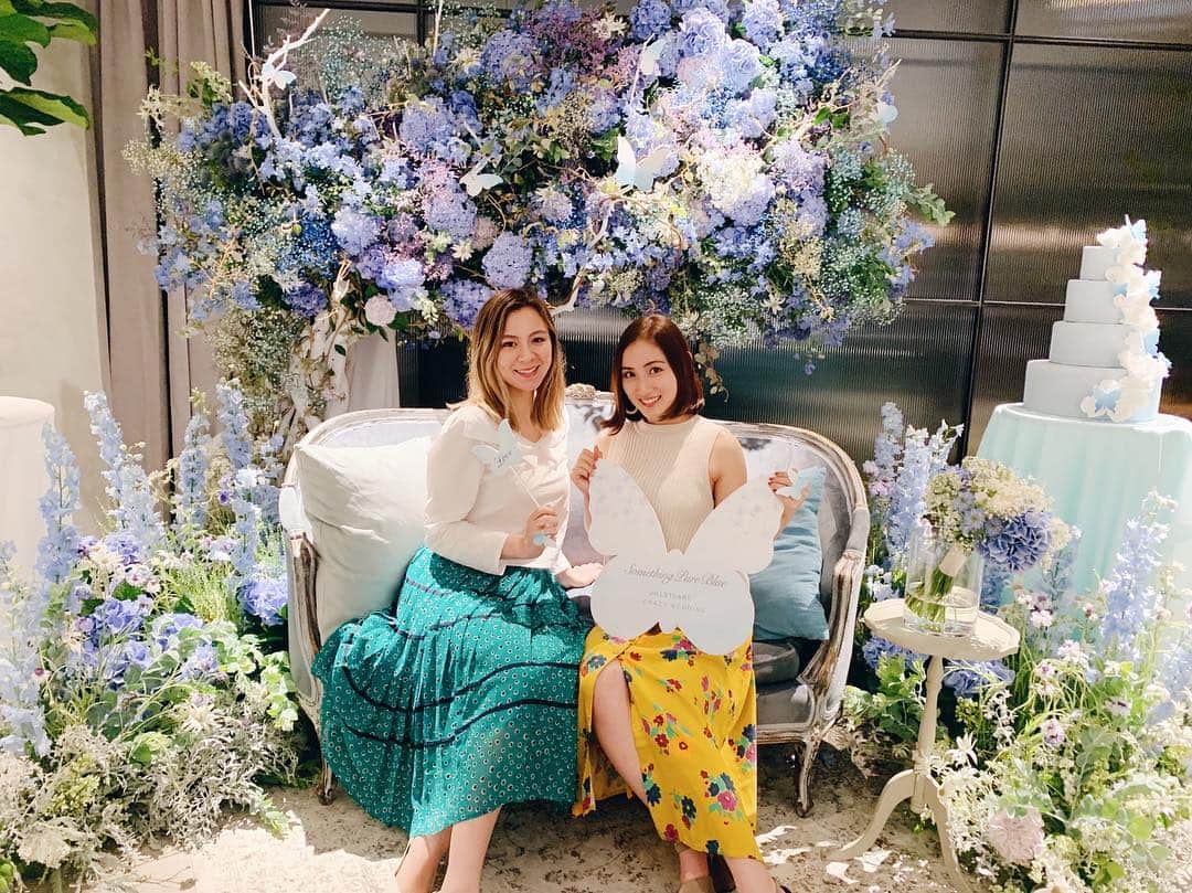 英里子さんのインスタグラム写真 - (英里子Instagram)「今日から開催されるジルスチュアートの期間限定イベントに @saaya_official_ と 一足早く参加してきたよ🦋 【開催期間】 ・4月26日(金)、29日(火)13〜19時 ・4月27日(土)、28日(日)18〜22時  来場者した方はお土産でオリジナルのギフトがもらえますよ🍰  会場は花嫁さんの夢の結婚式がイメージされてて幻想的な雰囲気でした💍✨ 先行発売が26日からイベントで試してすぐ買えるます✨ 対象店舗でも発売先行発売しているので、公式サイトチェックしてね!  #ジルスチュアート #サムシングピュアブルー #jillwedding #jillstuartbeauty」4月26日 9時13分 - ellie__erico