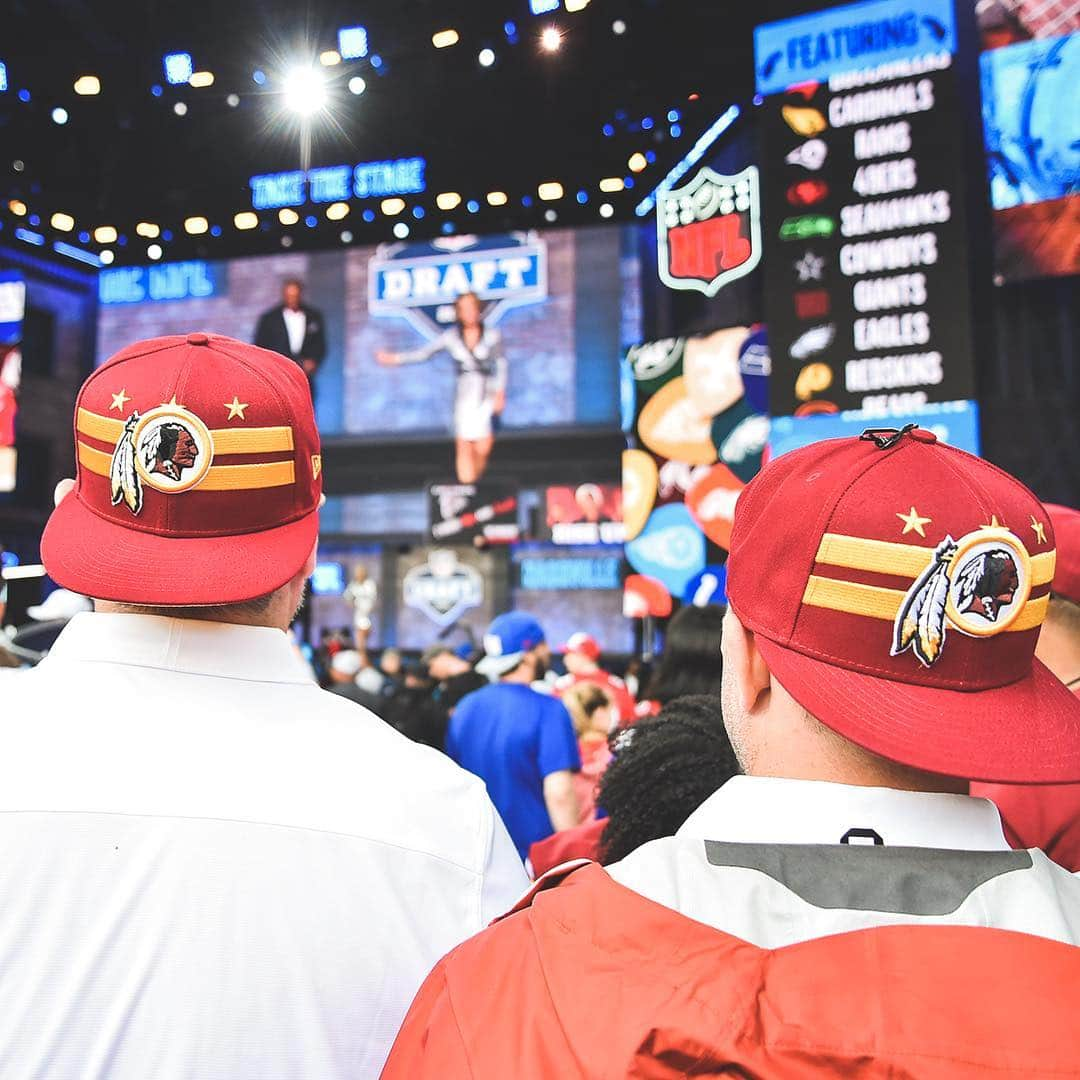 ワシントン・レッドスキンズさんのインスタグラム写真 - (ワシントン・レッドスキンズInstagram)「About that time.  #SkinsDraft | #HTTR」4月26日 9時09分 - commanders