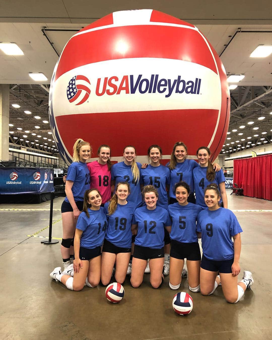 USA Volleyballさんのインスタグラム写真 - (USA VolleyballInstagram)「‪About 1️⃣2️⃣ hours from the start of #GJNC18 and Minnesota North takes a break from their last practice before rising for early 8️⃣ am CT Friday match in 18 National Division. Watch live stream at http://go.usav.org/USAVwatch.」4月26日 9時21分 - usavolleyball