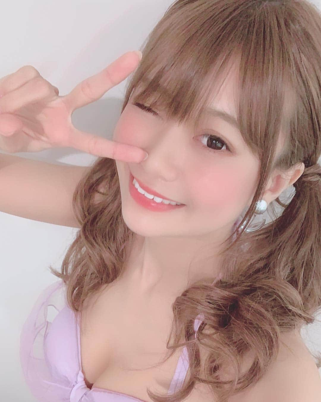 阿久津真央さんのインスタグラム写真 - (阿久津真央Instagram)「おはまおー🥺💕 5月5日の真奈真央コラボ撮影会💋 予約スタートしました(σ≧∀≦)σ☀️ すでに３部は満枠！ありがとう✨🙏 各部残りわずかなのでダッシュで 予約お願いします💕👯‍♀️待ってるね🎵 https://postmaster075.wixsite.com/mao-mana  #オシャレグラビア #10秒グラビア #code #codenate #photo #movie #ファインダー越しの私の世界  #水着 #撮影 #スタジオ #カメラ #カメラ #ポートレート #グラビア #モデル #タレント #グラドル」4月26日 9時17分 - akutsumao