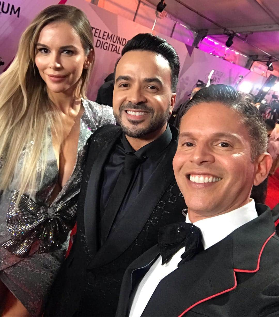 Rodner Figueroaさんのインスタグラム写真 - (Rodner FigueroaInstagram)「Fonsi ❤️ Águeda!!! @luisfonsi @aguedalopez21 #latinbillboards #telemundo #latinbillboards2019 #telemundo #lasvegas #rodnerfigueroa #redcarpet #luisfonsi #aguedalopez」4月26日 9時23分 - rodnerfigueroa