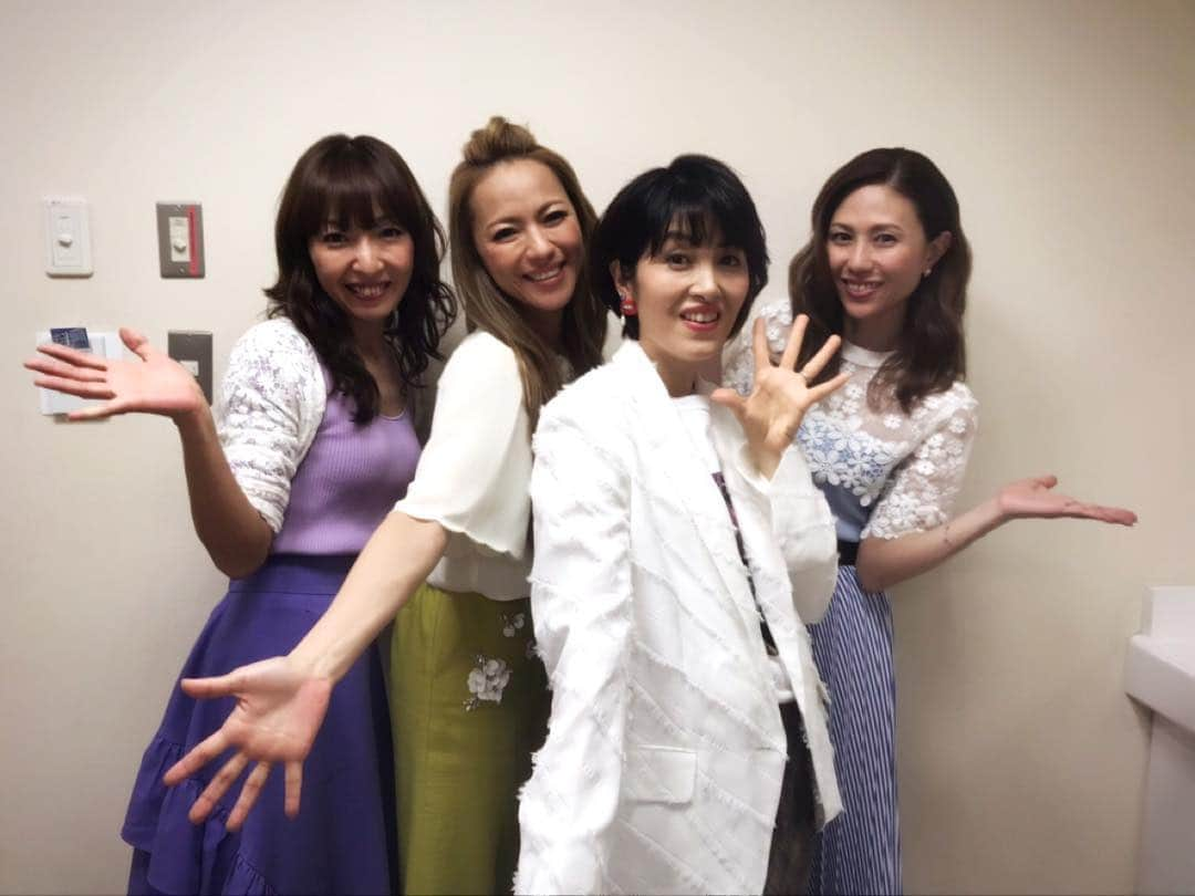 LINAさんのインスタグラム写真 - (LINAInstagram)「明日4/27（土）放送です！ フジテレビ ウタズキ 16:30〜17:30 歌好きの出演者の皆さまと ただただ 音楽を楽しみ盛り上がった日。 なかなか 聴くことの出来ない共演者の方々の歌声。 これは打上げか？！ と思うくらいに盛り上がってきました！笑 洋子お姉様のヒット曲の数々を 一緒に歌わせてもらったり 番組で共演できて心より嬉しー。 ・ 共演者の方々と いつも仲良くしてくれるみはるサン。 Da-ICEのお二人さま。 音楽は心を繋いでくれましたー！ ご覧くださいー。 #MAX#NANA#REINA#LINA #みなこはん舞台稽古中#欠席 #荻野目洋子#みはる#daice #ウタズキ#フジテレビ #karaoke#music#peace」4月26日 9時35分 - xxlina_now