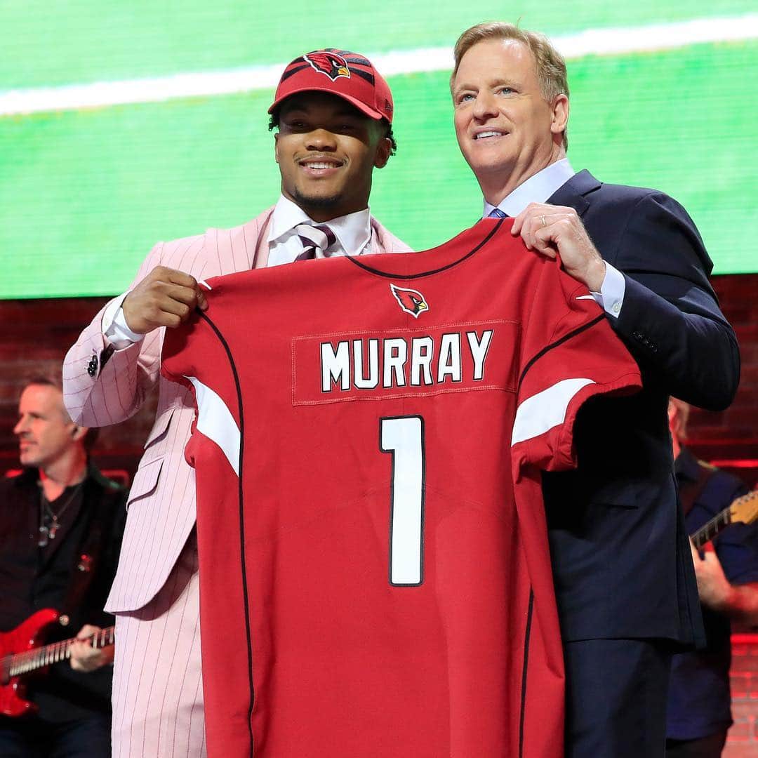 NBC Newsさんのインスタグラム写真 - (NBC NewsInstagram)「#Arizona #Cardinals choose Univ. of #Oklahoma quarterback Kyler Murray with #firstpick in the #NFL college #draft, uniting Murray with a #coach who many experts say is a perfect fit. Click the link in our bio for more. . 📷 Andy Lyons / @gettyimages」4月26日 9時36分 - nbcnews