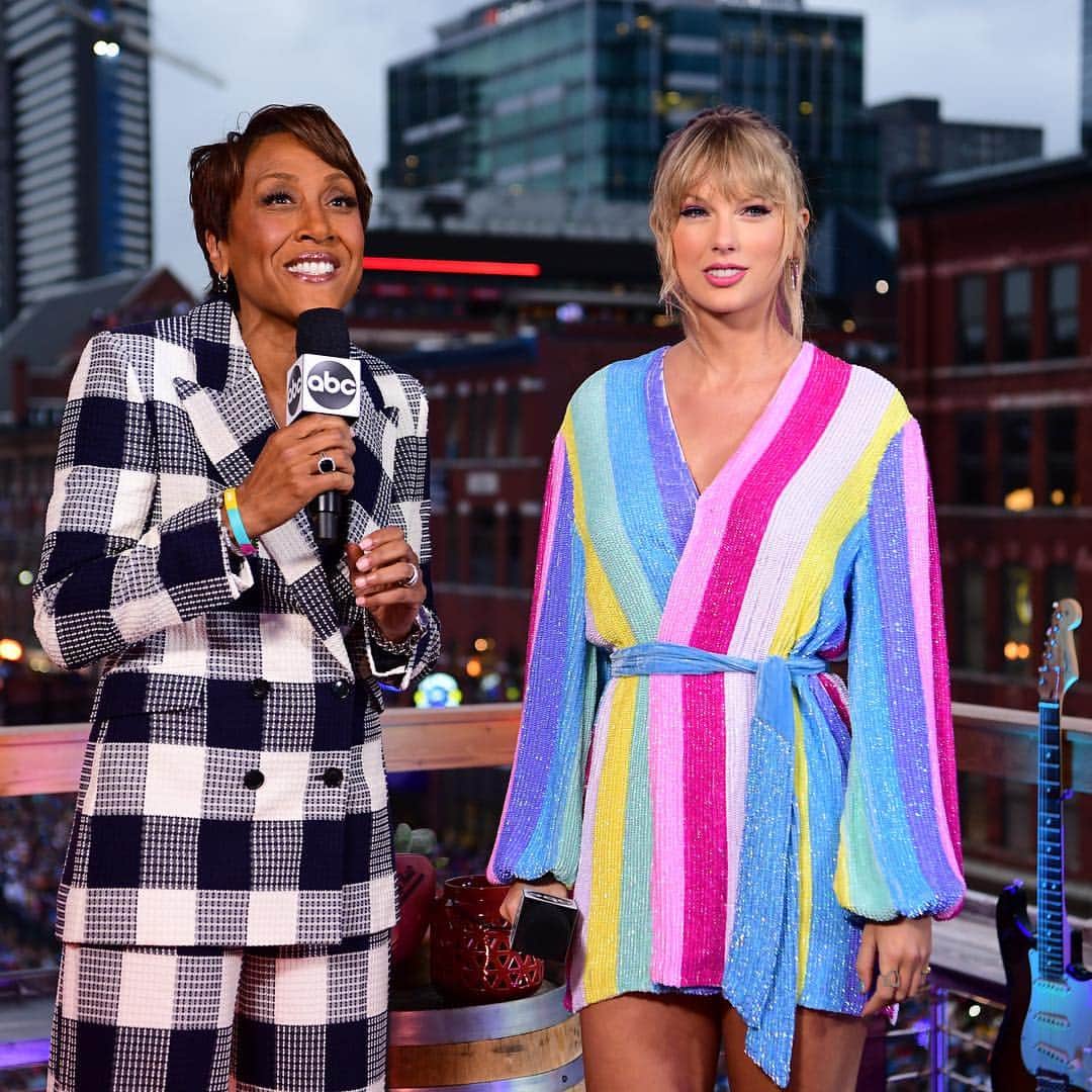 アメリカン・ブロードキャスティング・カンパニーのインスタグラム：「What a way to kick-off our historical #NFLDraft broadcast on ABC! Stay tuned for more with @taylorswift and @robinrobertsgma!」