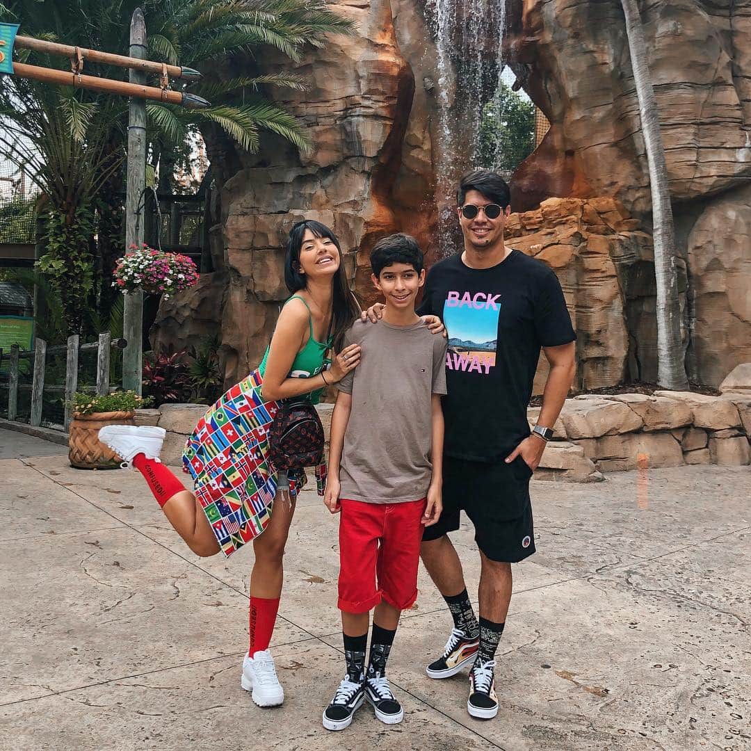 のインスタグラム：「Sempre foi e sempre será por vocês ❤️ #ricasfamily」