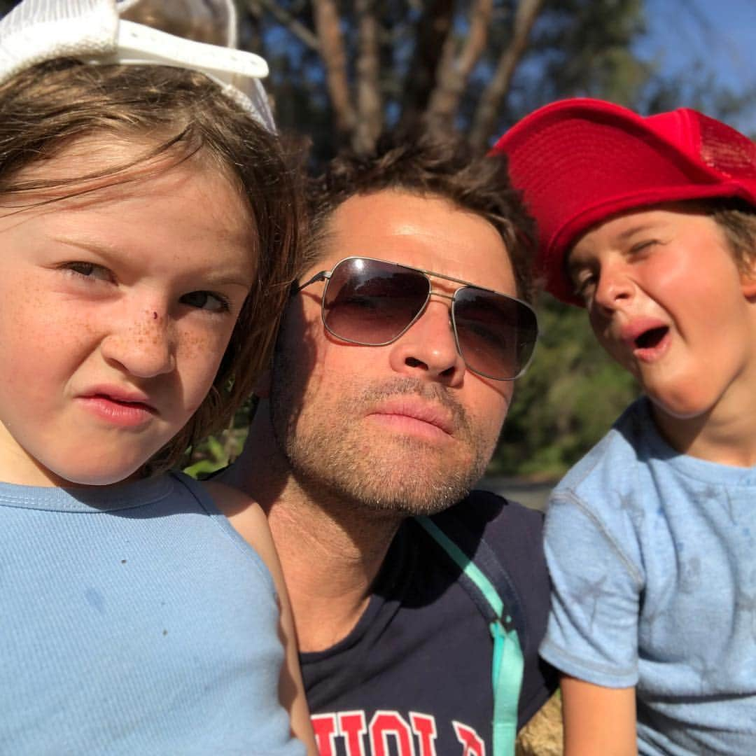 ミーシャ・コリンズさんのインスタグラム写真 - (ミーシャ・コリンズInstagram)「We just finished a 4-mile hike. A big, 30 year-old man came running down the trail shouting, “turn around! There’s a pack of 7 coyotes just ahead!” Maison curled her lip and said to him loudly, “Don’t worry, we’ll protect you!” Then she charged toward the pack.」4月26日 10時14分 - misha