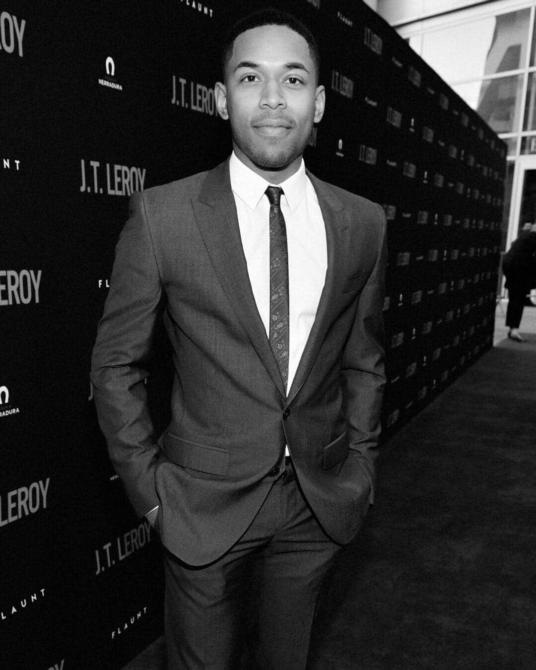 Flaunt Magazineさんのインスタグラム写真 - (Flaunt MagazineInstagram)「You might remember Mr Kelvin Harrison JR (@kelvharrjr) from our editorial panorama with Prada in this Spring's The Elemental Issue. Here the talented gent is seen on the red carpet of the world premiere last night of JT LeRoy, a true story gender bender in which he stars, followed thereafter by an afterparty lead by @HerraduraTeq at Beauty and Essex. Swipe for fashion chameleon and Flaunt bestie, @bellathorne, also in attendance. Full fete gallery at flaunt.com! ⠀⠀⠀⠀⠀⠀⠀⠀⠀ Photographed by: Rodin Eckenroth ⠀⠀⠀⠀⠀⠀⠀⠀⠀ @BeautyEssexLA @universalpictures #KelvinHarrisonJr #JTLerRoy #filmpremiere #hollywood #hijinks #genderbender #queercinema @arclightcinemas」4月26日 10時08分 - flauntmagazine