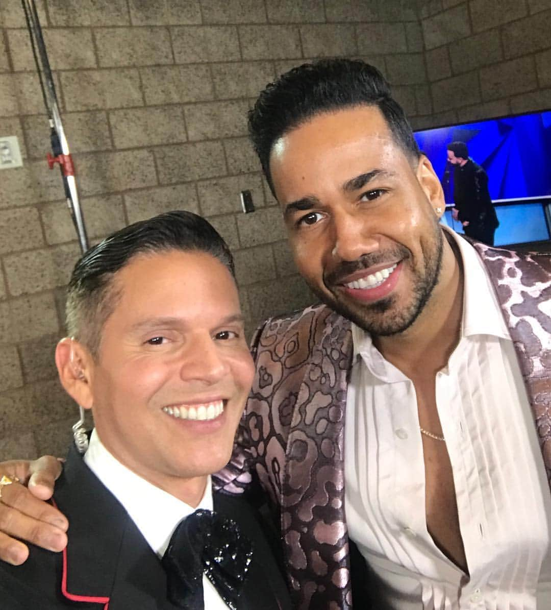 Rodner Figueroaさんのインスタグラム写真 - (Rodner FigueroaInstagram)「El Rey de la Bachata!!! @romeosantos #latinbillboards #telemundo #latinbillboards2019 #telemundo #lasvegas #rodnerfigueroa #redcarpet #romeosantos #bts」4月26日 10時23分 - rodnerfigueroa