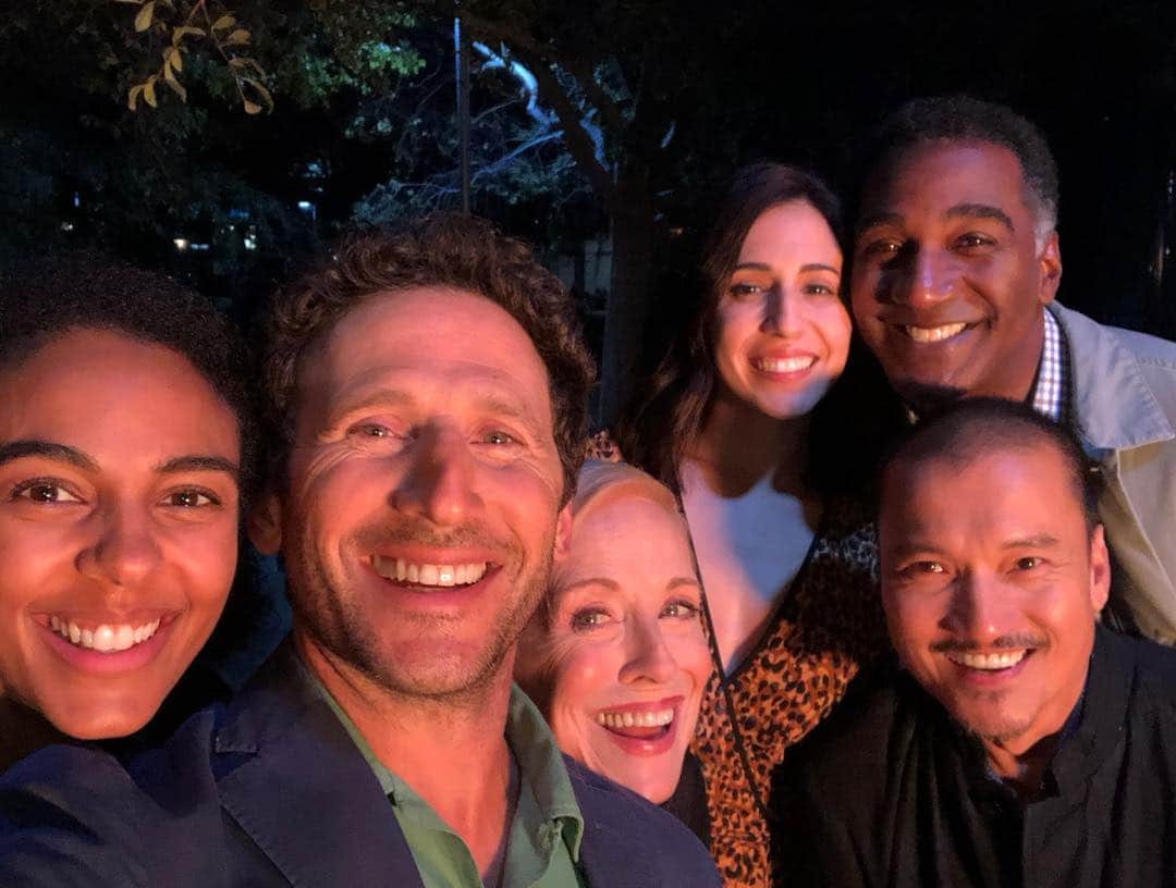 マーシャ・トマソンのインスタグラム：「I had so much fun shooting with this bunch of nutters!! We’re all on @betterthingsfx tonight at 10pm.  @pamelaadlon was off busy being an auteur when we took these pics!!@markfeuerstein @jonjonbriones @gabrielleruiz @thenormlewis @hollandvtaylor」
