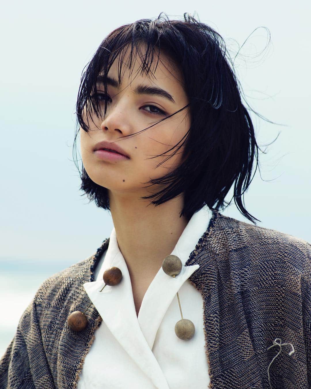 長山一樹のインスタグラム：「実は何も変わっていなく、人は魅力的な場所にただ向かっているだけです。今回で4冊目のフェートンブック撮影させていただきました。 @phaeton_smart_clothes  @leto_kanazawa  Model @konichan7  Direction&Styling @msmskmt  Hairmake @moppmopp8  Photographer #ngympicture  #phaeton #leto #kanazawa #komatsu #hasselblad #h6d #kazukinagayama #長山一樹 #金沢 #小松」