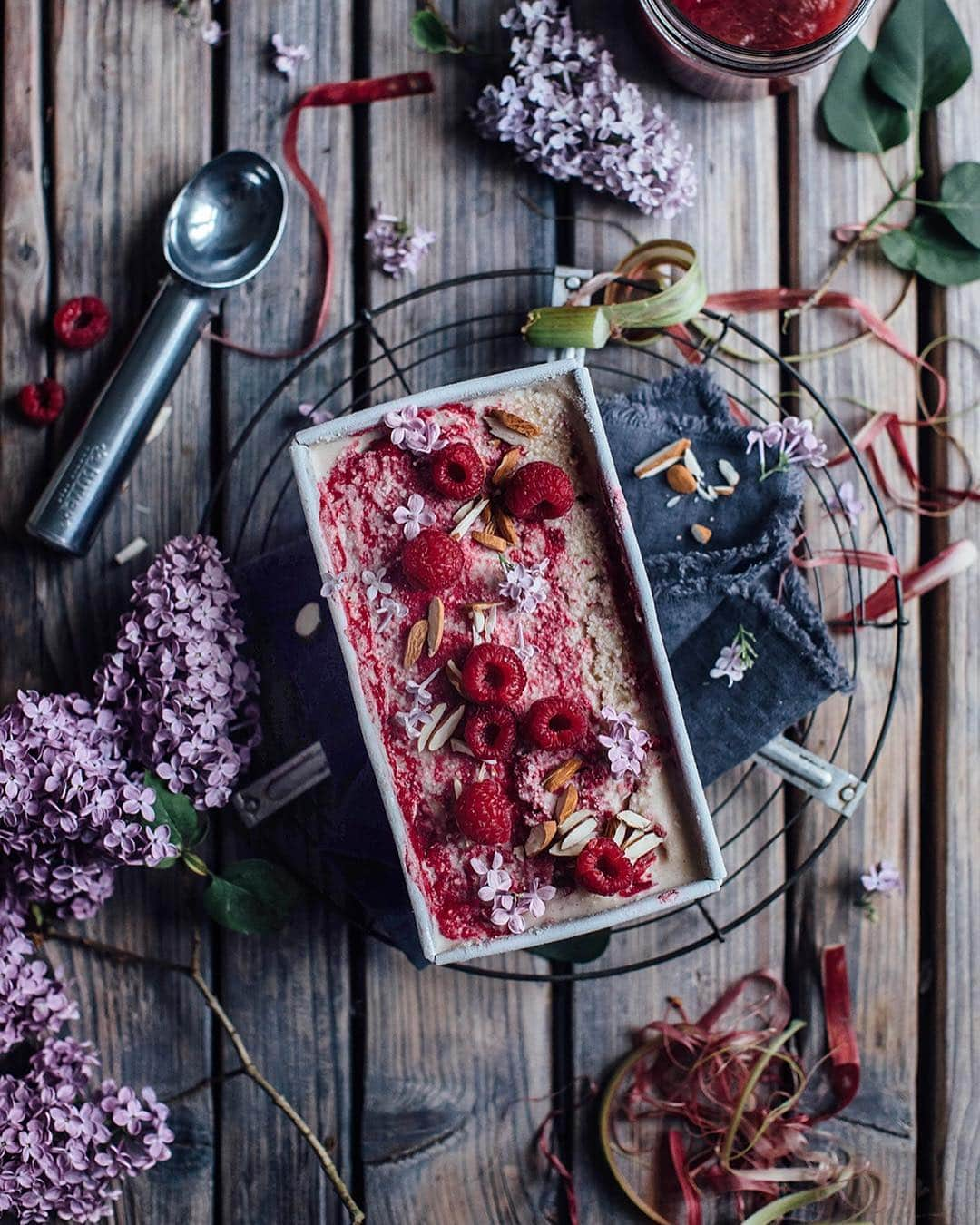 Our Food Storiesさんのインスタグラム写真 - (Our Food StoriesInstagram)「It almost felt like summer here the past days, so we‘ve been totally craving our favorite ice-cream 😋 Get this delicious cashew-coconut ice-cream recipe with rhubarb and raspberries on the blog, link is in profile 🍧 #ourfoodstories  ____ #icecreamlove #icecreamrecipe #veganicecream #lilacs #springmood #simplejoys #fellowmag #verilymoment #diewocheaufinstagram #theweekoninstagram #gatheringslikethese #foodphotographer #foodstylist #germanfoodblogger #huffposttaste #sweetfood #summerrecipes」4月26日 19時46分 - _foodstories_