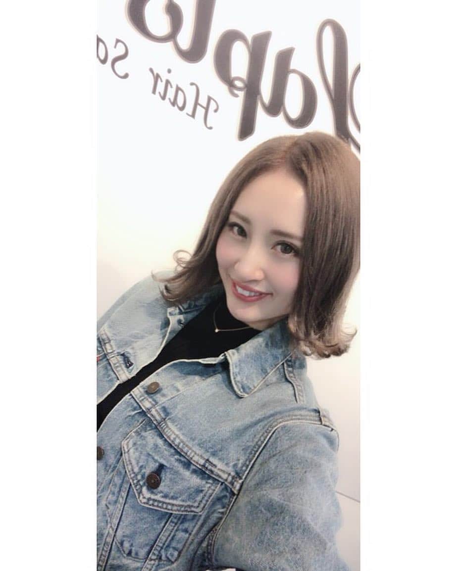 のインスタグラム：「1週間前だけどカラーしてきたよん💇‍♀️✨ 良い色🥰 @lapis_kanta くんありがとう🙏😊 今日からGWほぼ毎日ele出演だよん♥️ あそびにきてねっ😍 . #lapis池袋 #haircolor #グレージュ #dancer #eletokyo #eledolls」