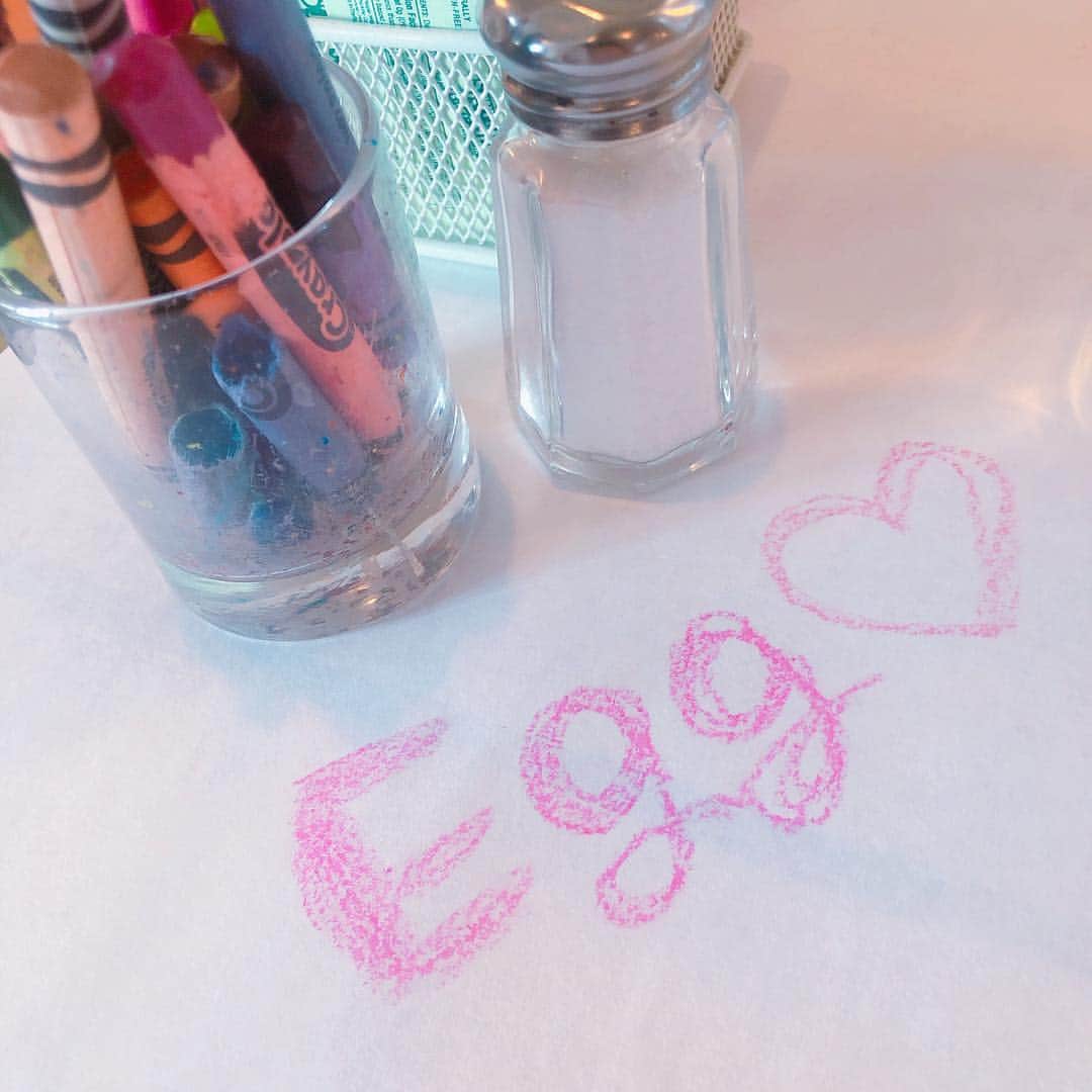 ひよんさんのインスタグラム写真 - (ひよんInstagram)「🍞🧀🍳🥓 ㅤㅤㅤㅤㅤㅤㅤㅤㅤㅤㅤㅤㅤ ほんとーに美味しすぎた朝ごはん🥞💞 また食べたいし毎朝こういう余裕のある時間過ごしたい😹☀️✨ ㅤㅤㅤㅤㅤㅤㅤㅤㅤㅤㅤㅤㅤ 机にクレヨンおいてあって机に落書きできる可愛すぎる空間だったよ🥰🖍🗒 ㅤㅤㅤㅤㅤㅤㅤㅤㅤㅤㅤㅤㅤ #ny #egg #eggrestaurant #morning #모닝빵 #뉴욕 #뉴욕맛집 #여행스타그램 #モーニング #ニューヨーク #ニューヨークカフェ #インスタ限定」4月26日 20時02分 - cchan_fee4