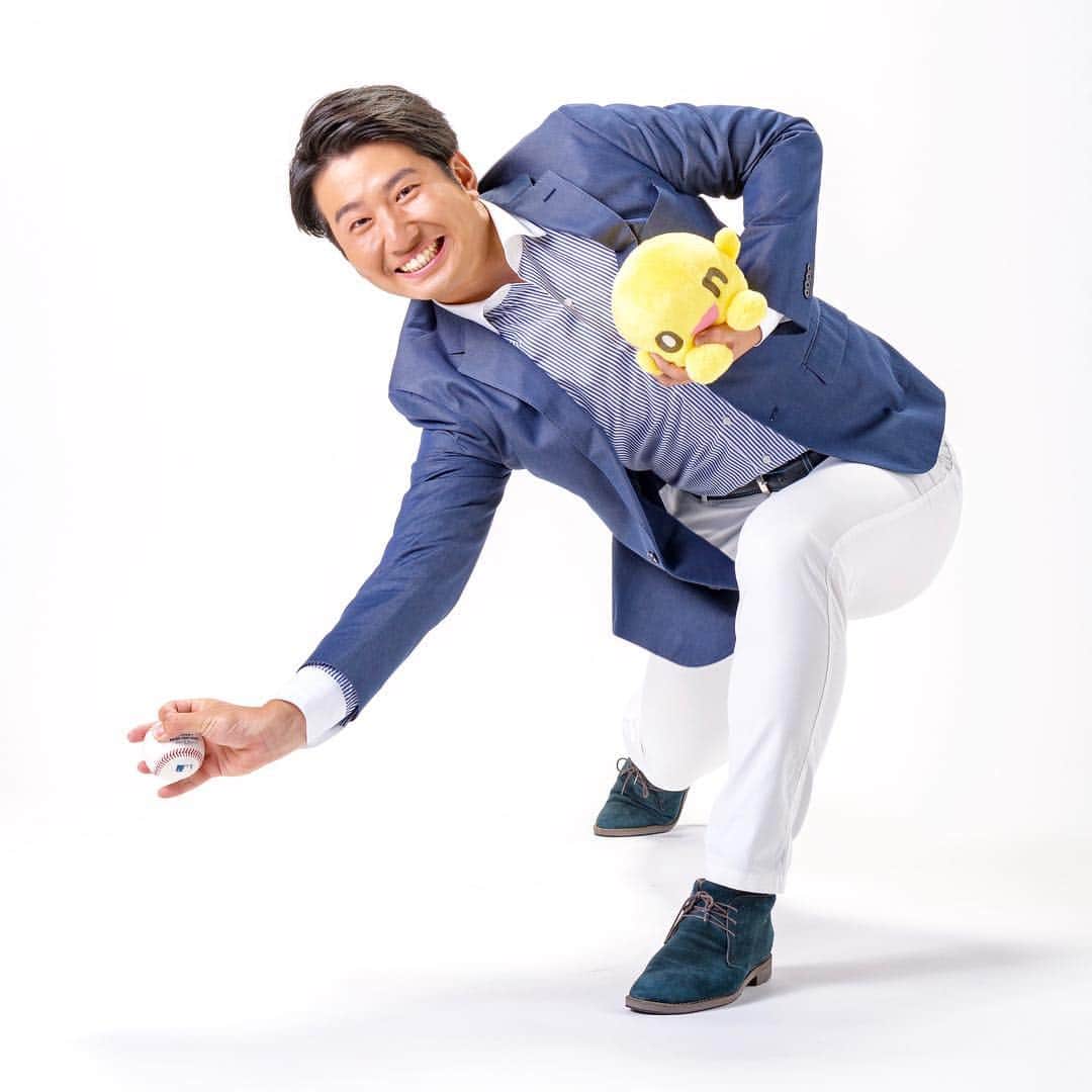福田太郎のインスタグラム：「⚾️夢の始球式⚾️ あす４月２７日ファイターズ戦の 始球式に登板します！ 貴重な機会を頂き、感謝してもし切れません。 幼い頃から夢見たプロのマウンドへ… 選手や監督コーチ、球団関係者、ファンの皆さんへの リスペクトの気持ちを胸に上がります！ 目指すはコントロール重視、ど真ん中のストライク！ 地面スレスレのアンダースローで🔥 明日からWe Love Hokkaidoシリーズが始まります。 子供用の限定キャップも貰える初日はローソンデー！ エフサイティングな試合になること間違いなし！ ぜひ札幌ドームへ、応援に来てください！！！ 14時プレイボール🏟 #始球式 #北海道日本ハムファイターズ VS #福岡ソフトバンクホークス #ローソンデー #welovehokkaido #lovefighters #驀進  #福田太郎 #イチモニ 土曜日新MCとして！ #アンダースロー #submarine #サークルチェンジ  Fサイテッドな気持ちでいっぱいです！ #Fサイティング な試合になりますように！」