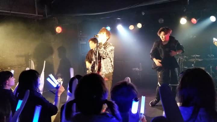 関義哉のインスタグラム：「バースデーLIVE ダイジェスト映像 short ver 公開！ ・ フルサイズはプロフィールURLから。 ・ 10周年 LIVEチケット 明日 朝10時〜 発売です！！ ・ 8/9 (金) 大阪、8/31 (土) 東京 ・ 最幸の夏を届けます！！ ・ #関義哉 #yoshiya #seki #SingerSongwriteDancer #10thAnniversary #LIVE #TogetherAsOne ・ #instagood #followme #粉我 #フォロー募集 #フォロワー増やしたい #フォロー歓迎  #follow_me #followmeplease #フォロー大歓迎  #いいね #likeforfollow #likeforlikes  #音楽好きな人と繋がりたい #ダンス好きな人と繋がりたい #京都 #kyoto #元新選組リアン #新撰組 #新選組」