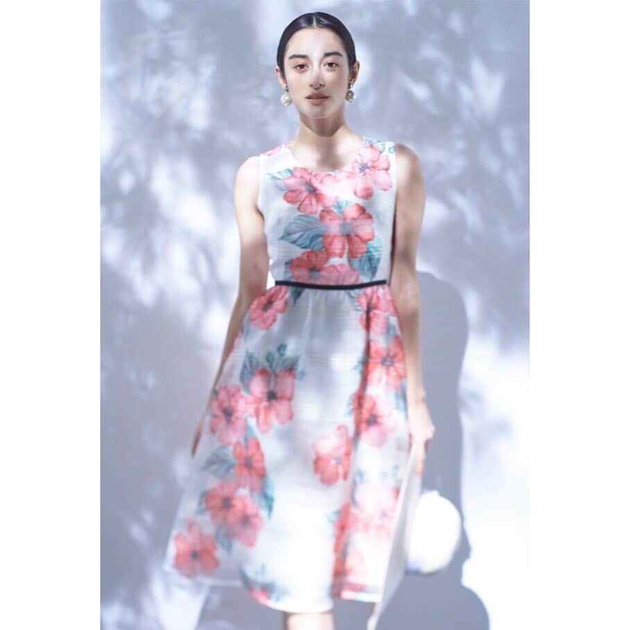 mid pressのインスタグラム：「one-piece ¥37,000 ・ #aveniretoile  #mid_e_shopping #mid_press #mid_official」