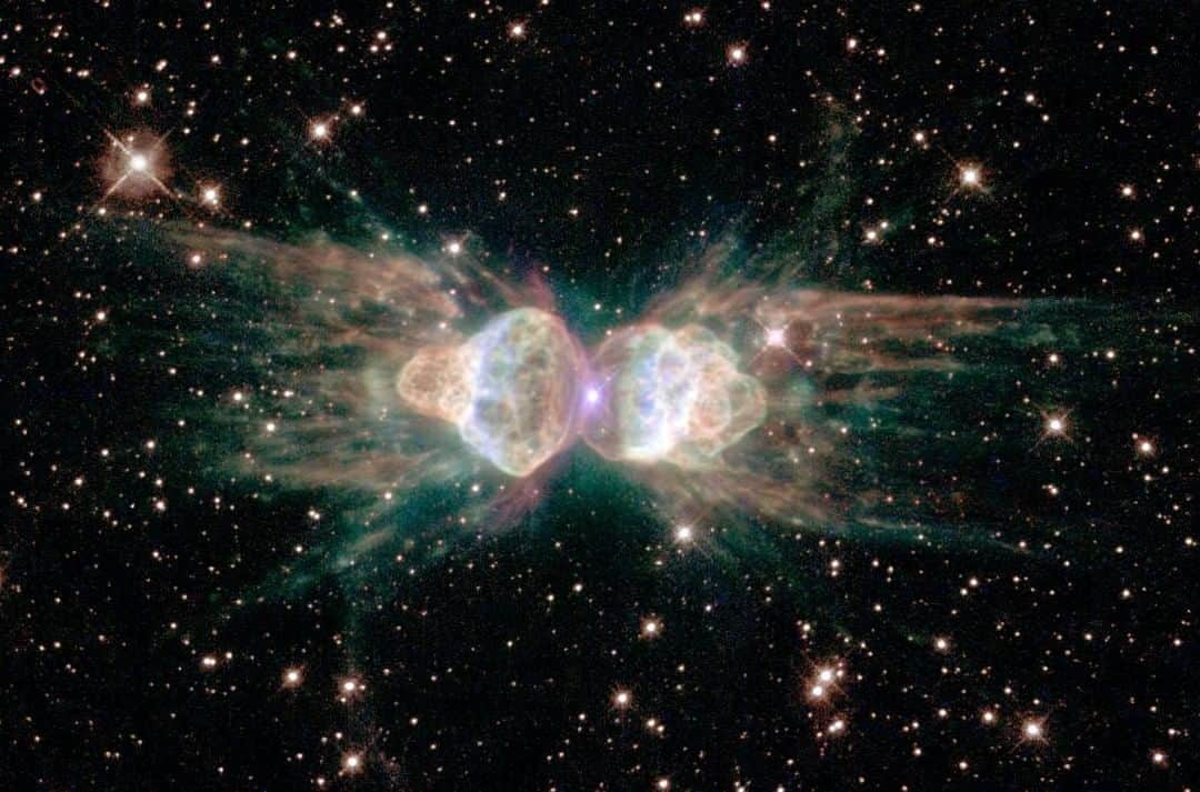 Discoveryさんのインスタグラム写真 - (DiscoveryInstagram)「A celestial object known as the “Ant Nebula.” 📸 by @NASA . . . . #potd #themoreyouknow #NASA #space #Hubble #telescope #outerspace #AntNebula」4月26日 20時07分 - discovery