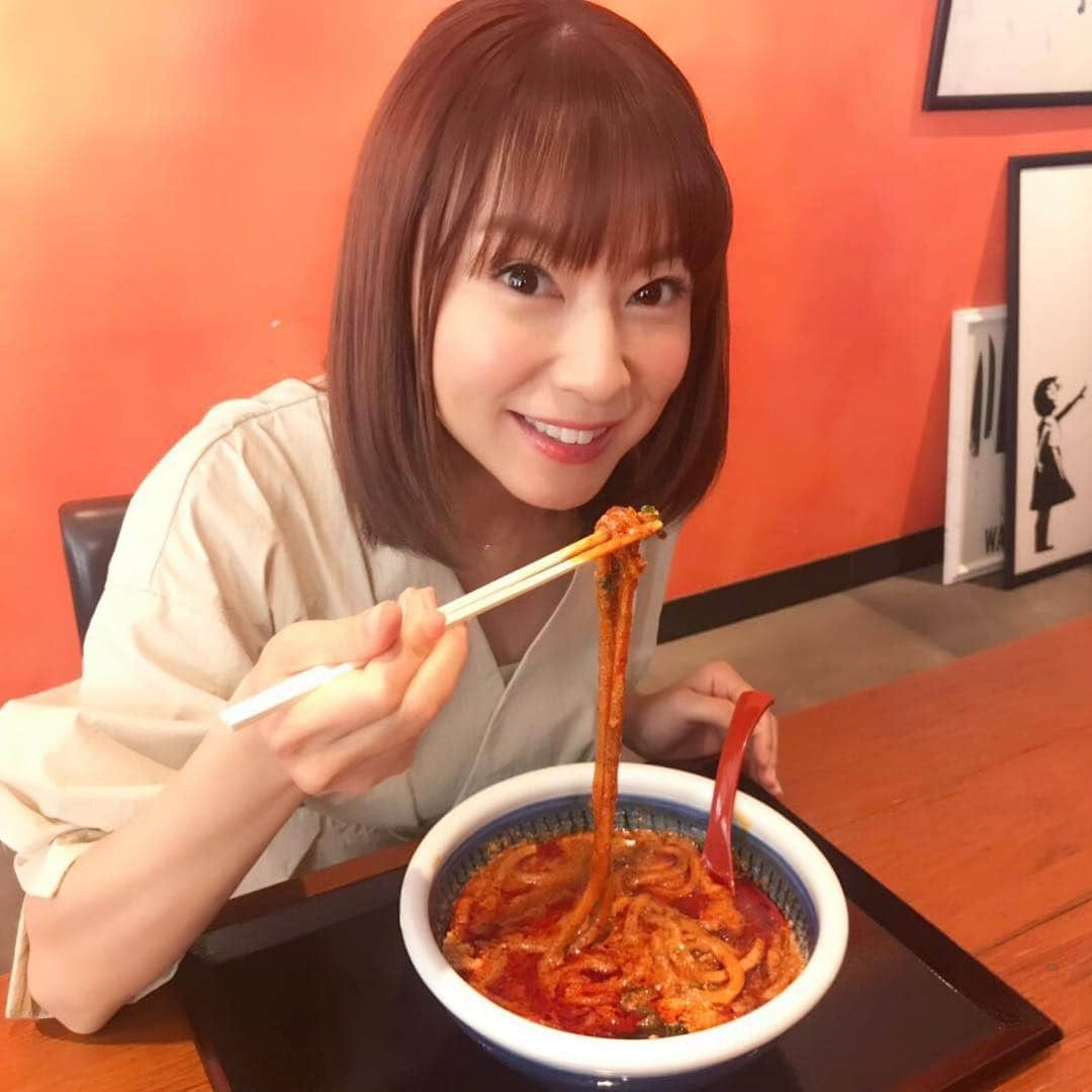 激辛アミーゴのインスタグラム：「うま辛MAX坦々うどんのMAXレベルを頂きました🌶 モチモチうどんによく絡むクリーミーなスープは、香り高い胡麻と、強いコクがクセになります。それだけでも美味しいのに、更に追加される刺激的な唐辛子の辛味と香椒の痺れは、マニアにはたまらない研究された一杯でした。辛さは選べるので、本当の旨さを是非皆さんに味わって欲しいです‼️ ・ #丸亀製麺 #うま辛MAX担々うどん #激辛アミーゴ」