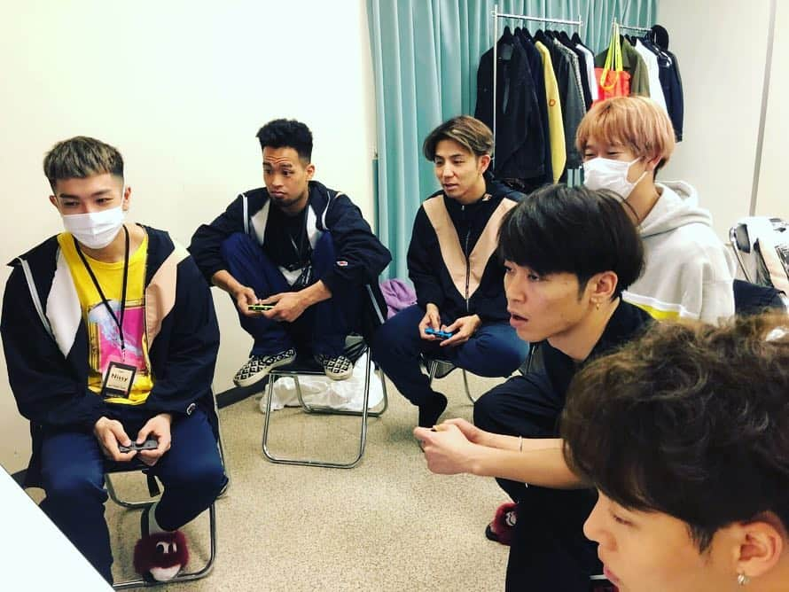 Kazuki Hamamotoさんのインスタグラム写真 - (Kazuki HamamotoInstagram)「ついに終わってしまった😭 #nissyentertainment5thanniversarybestdometour  このチームはNissy、バンド、ダンサー、スタッフが本当に仲良しで、みなさんと笑顔で挨拶する日々がもう恋しい😢  またみんなで集まる時までにパワーアップ出来るよう今日から頑張ります💪  #nissy」4月26日 20時36分 - kazukistkgz