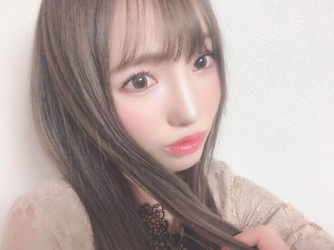 彩田真鈴さんのインスタグラム写真 - (彩田真鈴Instagram)「ぱっつん復活❥  #新宿 #felice #haircolor #ヘアカラー #カラー #トリートメント #ハイライト #ブリーチ #グレージュ #アッシュ #ベージュ #カット  #ヘアアレンジ #ヘアセット #ヘアメイク #サロンモデル  #美容院 #サロン #外国人風カラー #前髪 #ぱっつん #暗髪 #ロング #l4like #l4l #f4f #instagood #instalike #fff #instafollow」4月26日 20時46分 - marin05231