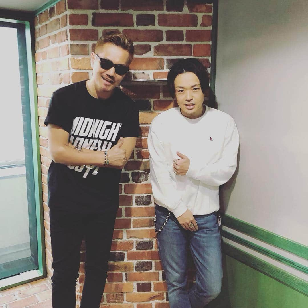 佐藤広大さんのインスタグラム写真 - (佐藤広大Instagram)「令和最初のfrom R&B！！ ゲストはEXILE ATSUSHIさんです！！ 2019年5月2日（木） 22:00〜23:00の放送です🙇‍♂️ 『TRADITIONAL BEST』についてお伺いしました✨ お聞き逃しなく🔥  #FMNORTHWAVE #fromRnB #TRADITIONALBEST」4月26日 20時49分 - satokodai601113