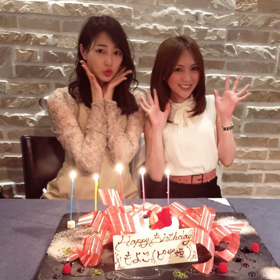 佐々木もよこさんのインスタグラム写真 - (佐々木もよこInstagram)「お誕生日のお祝いに大好きなイタリアンに連れて行ってもらったら食べ過ぎて体重が3キロ増えていました…🙂🙃🍝❗️❗️﻿ ﻿ ケーキ見て〜〜❣️﻿ ﻿ 【もよこ(ピザ姫)】👸💖🍕✨﻿ ﻿ サプライズはいつもうれしい🥺💕💕﻿ ﻿ ﻿ 幸せなうれしいバースデーウィークですっ🥰🥰🎂❤️﻿✨ ﻿ ﻿ ﻿ ﻿ 明日からゴールデンウィーク！﻿ みんなはなにするの〜❓😋✨﻿ ﻿ ﻿ ﻿ ﻿ #誕生日#イタリアン#ケーキ#サプライズ#六本木#イルブリオ#pizza#cakes#roppongi#food#sweets#ilbRio」4月26日 20時57分 - moyoko_atom