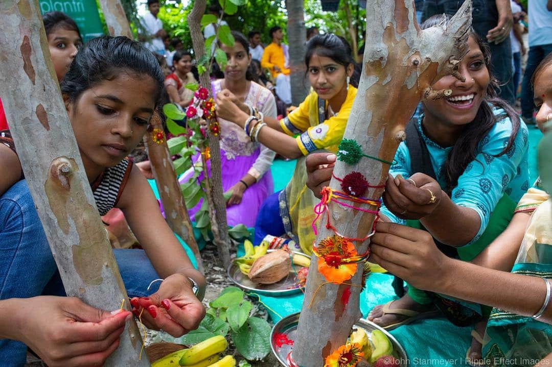 thephotosocietyさんのインスタグラム写真 - (thephotosocietyInstagram)「Photo by @johnstanmeyer for @rippleeffectimages. In the village of Piplantri, India, young girls make offerings as a part of the annual tree tying ceremony. This region once suffered from rampant deforestation, but a new tradition has brought this rural community back from the brink. When a girl is born in Piplantri, the village plants 111 trees in her honor, and cares for the grove as the girl grows up.  As the effects of climate change worsen, environmental solutions must become more imaginative and widespread. Follow @johnstanmeyer and @rippleeffectimages for more stories of those working towards solutions on the world's most pressing issues.  @photography.for.good #forceofnature #women #girls #empowerment #empowerwomen #India #piplantri #reforestation #forest #trees #climateheroes #arbordayeveryday #treesofinstagram #forestforthetrees #conservation #climatechange #education #educategirls」4月26日 21時08分 - thephotosociety