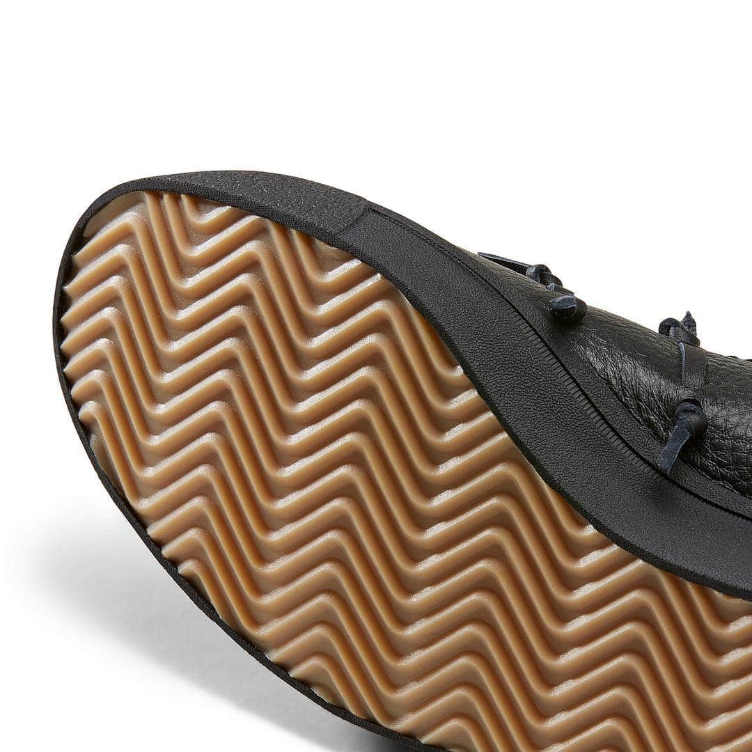 エンダースキーマさんのインスタグラム写真 - (エンダースキーマInstagram)「Now available in stores.﻿ ﻿ The hole punches appear on the toe of LACOMBE HS are reminiscent of the classic leather shoes decoratives.﻿ ﻿ #adidasOriginalsbyHenderScheme #adidasoriginals #henderscheme #公式二次創作物 #19ss」4月26日 12時18分 - henderscheme