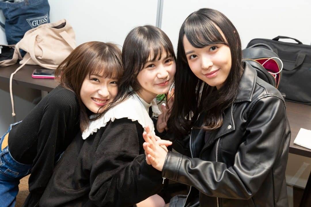 テレビ東京「青春高校３年C組」のインスタグラム：「😇公演当日チケットのお知らせ😇  開場時間 / 開演時間18:30 / 19:00 2,500円(税込) ※ドリンク代別途500円かかります。 場所：KeyStudio 開演30分前から販売いたします。 開演1時間～30分前の間にお越しください。 ※定員数を超えた場合は抽選となります。 #持田優奈  #黒木美佑 #村西里世  #青春高校3年C組 #青春高校3年C組劇場公演」