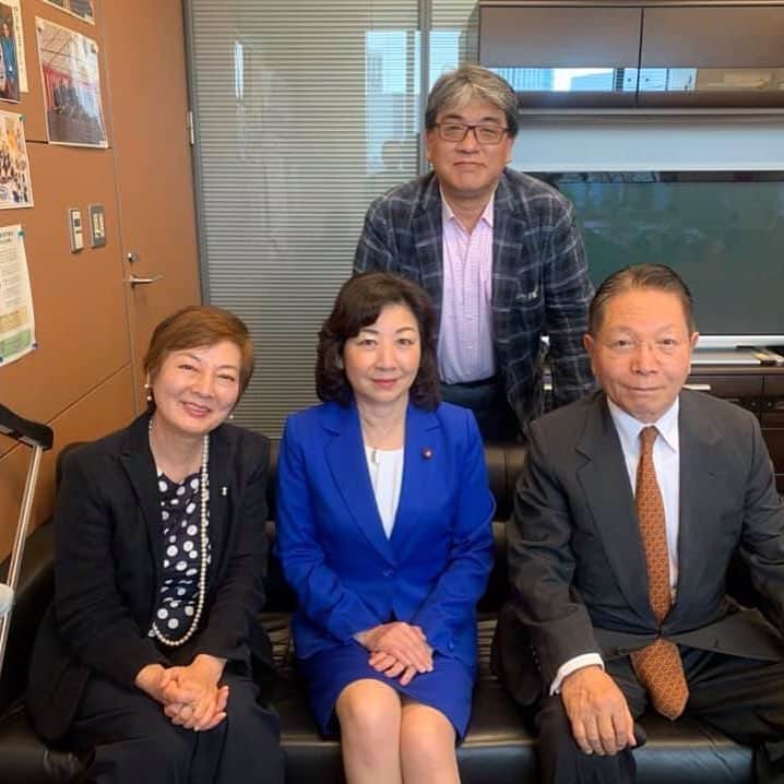 野田聖子さんのインスタグラム写真 - (野田聖子Instagram)「神奈川県議会議員選挙にて、当選された小川くにこ県議が当選の報告に来てくださいました。おめでとうございます！  #野田聖子」4月26日 12時23分 - seiko.noda