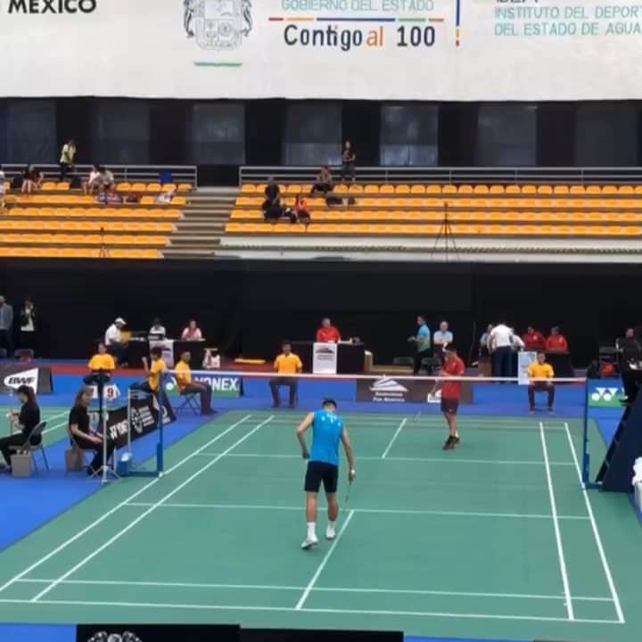 ハワード・シューのインスタグラム：「Channeling my inner Roger Federer #trickshot」