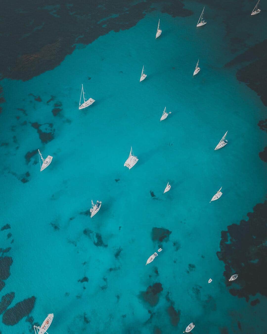 のインスタグラム：「@thilowitting Lining up for the summer 🌴☀️ Who’s ready for the Summer?」