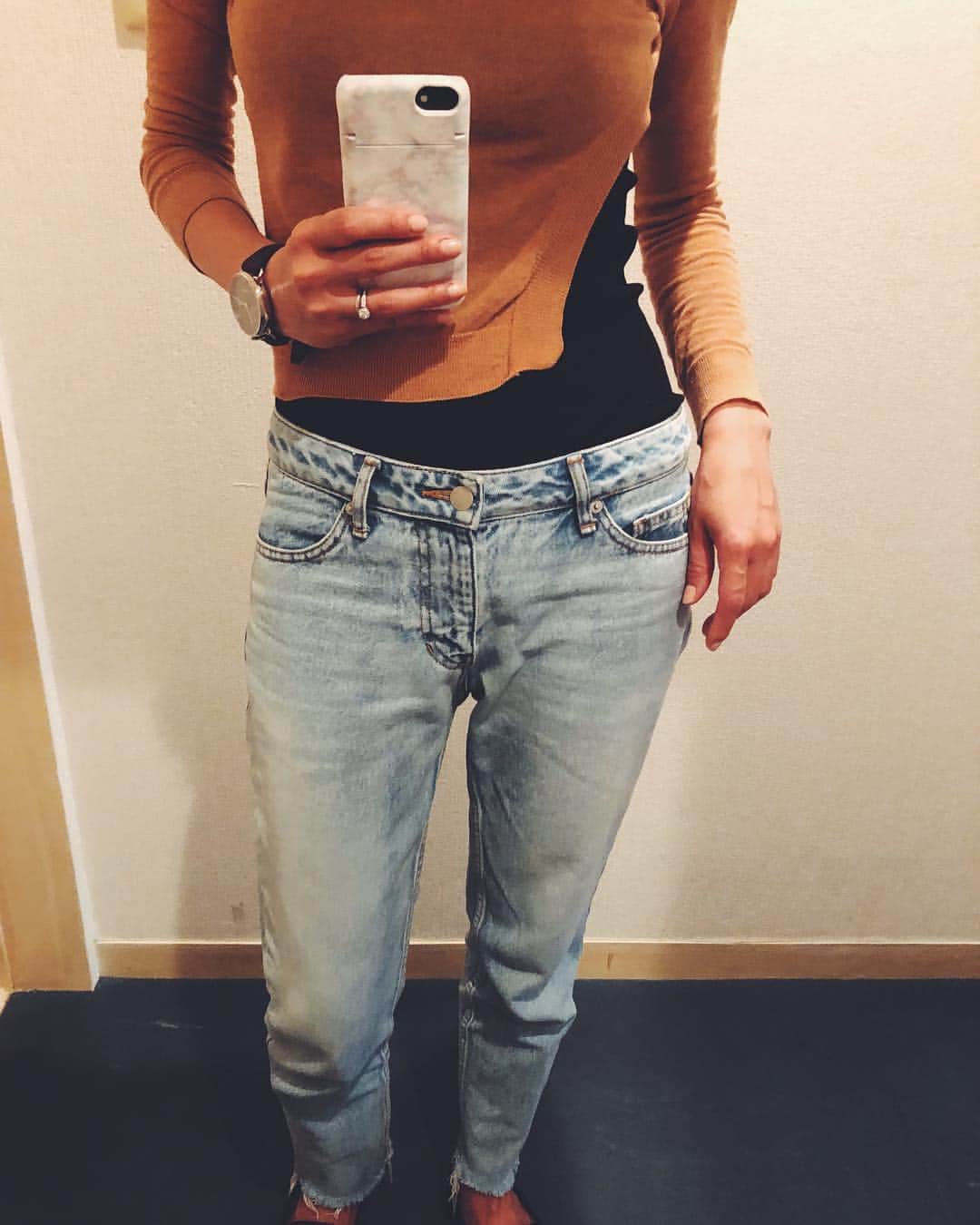 のインスタグラム：「#simpleoutfit  撮影で着て一目惚れし、即ネットでオーダーした @mica.deal の#インナー 。着心地と上品さが🙆🏻‍♀️💕」
