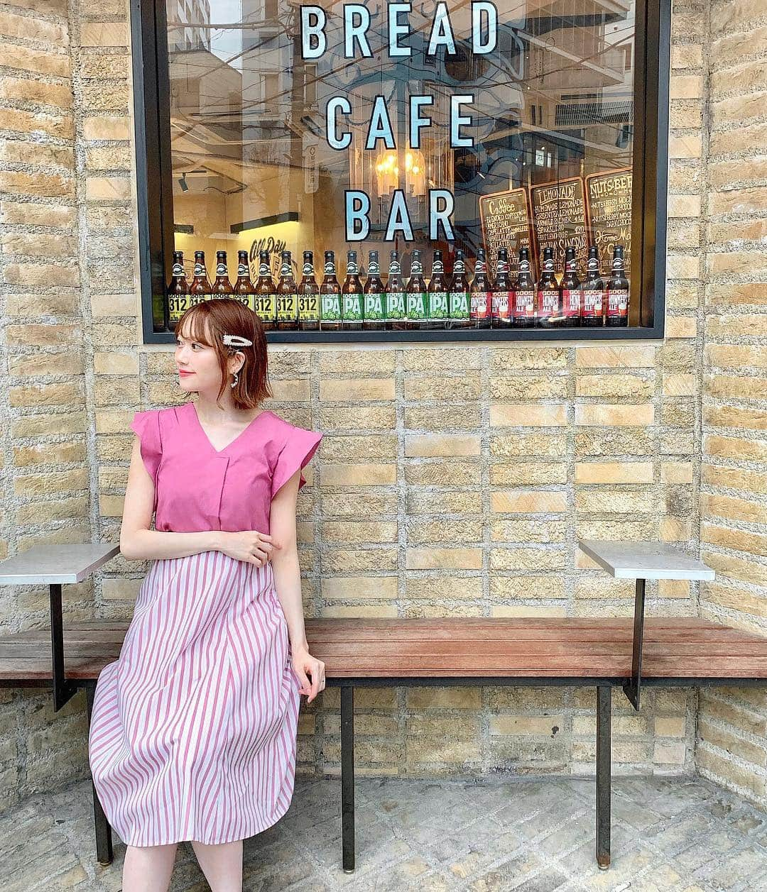 佐藤瀬奈さんのインスタグラム写真 - (佐藤瀬奈Instagram)「#せぷコーデ 💐⠀ ⠀ 全身ピンクでガーリーコーデ♪ @miia_official のセットアップ可愛すぎる🤤💓⠀ ⠀ 他のカラーも可愛かったんだけど 悩みに悩んでピンク×ストライプにしたよ😋 全カラー買ったら17通りも着まわし出来ちゃう！欲しい！笑⠀ ⠀ さて午後も頑張りましょうー🏃‍♂️ ・ ・ ・  #miia#リネンセット#リネンセットアップ#セットアップ#セットアップコーデ#ガーリーコーデ#ピンクコーデ#コーデ#きょコ#japanesefashion#ootd#japanesegirl」4月26日 12時40分 - senapuu