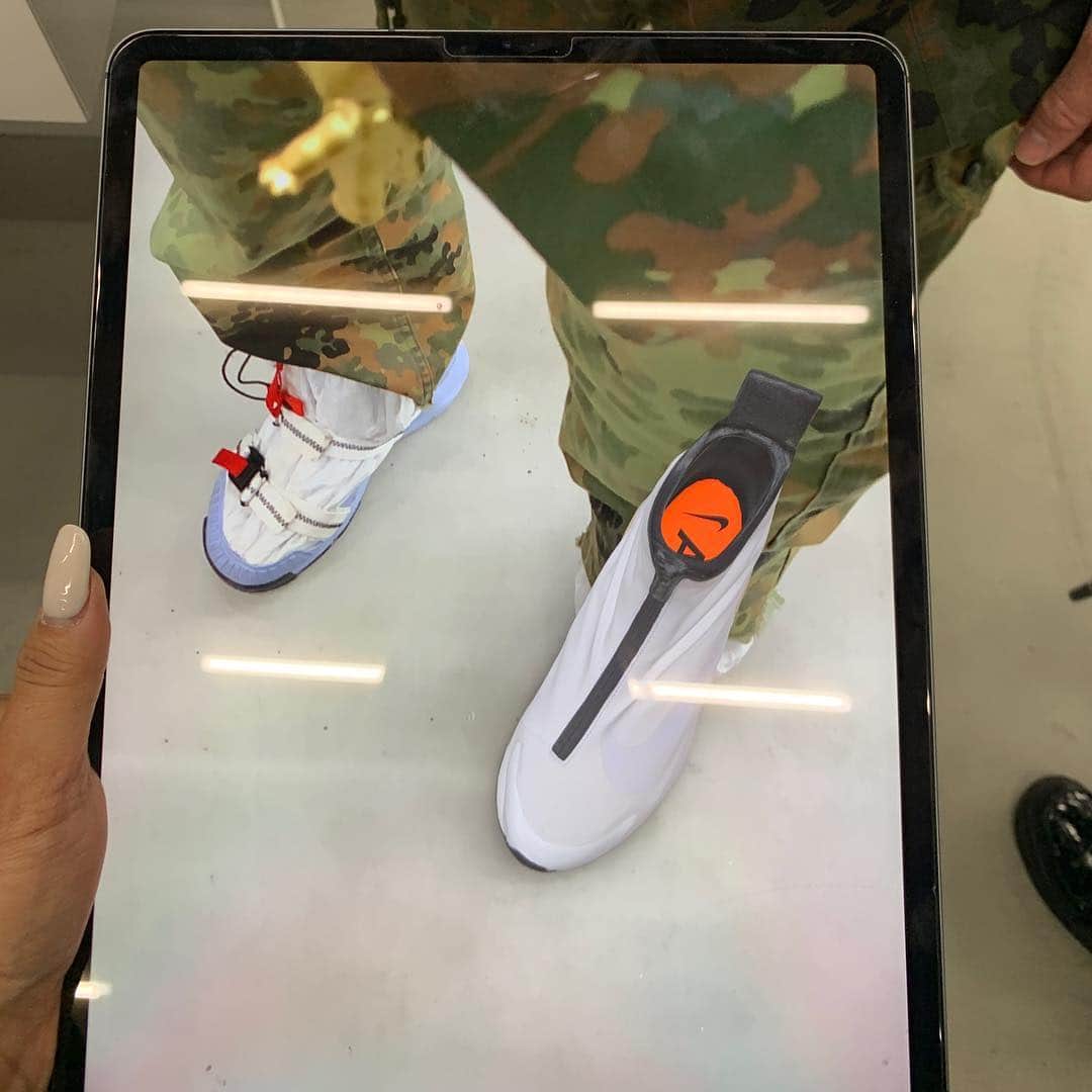 YOONさんのインスタグラム写真 - (YOONInstagram)「NIKE x AMBUSH®︎ AIRMAX 180 AUGMENTED REALITY WAY 🌏🛸🌎👁 . www.ambushdesign.com . Press the AR button to start the AR mode. AR only works on Safari on your iphone, ipad iOS 12.0 ↑. It does not work on desktop, Android or any other browser than Safari. . We are using new AR technology for the first time in Japan as a fashion brand. #nike #ambush #airmax #nikeairmax #AR #augmentedreality #augmntLABS®︎」4月26日 12時53分 - yoon_ambush
