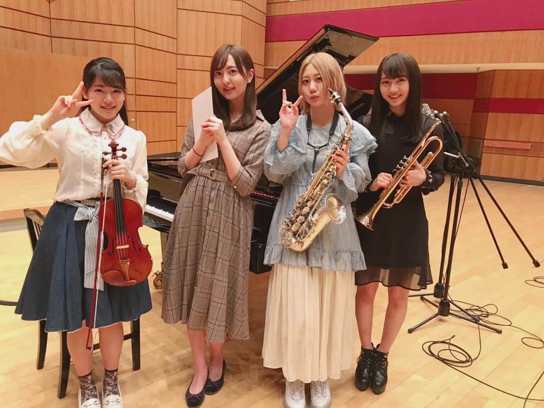高岡薫さんのインスタグラム写真 - (高岡薫Instagram)「5/4(土)19:20〜22:00放送のNHK-FM「クラシック大好きアイドル全員集合！」が放送されます！(ゴールデンウィークだ！) AKB48グループのメンバーで座談会と、セッションの収録をしてきました！  HKT48の#森保まどか さん、SKE48の#古畑奈和 さん、NMB48の#山本彩加 さんという素晴らしい方の中に混じって緊張しながら収録しました…← セッションは「365日の紙飛行機」です！原曲とはまた違った雰囲気なのでお楽しみに☺️ #高岡薫 #NHKFM #クラシック大好きアイドル全員集合」4月26日 13時02分 - kaorumba1129