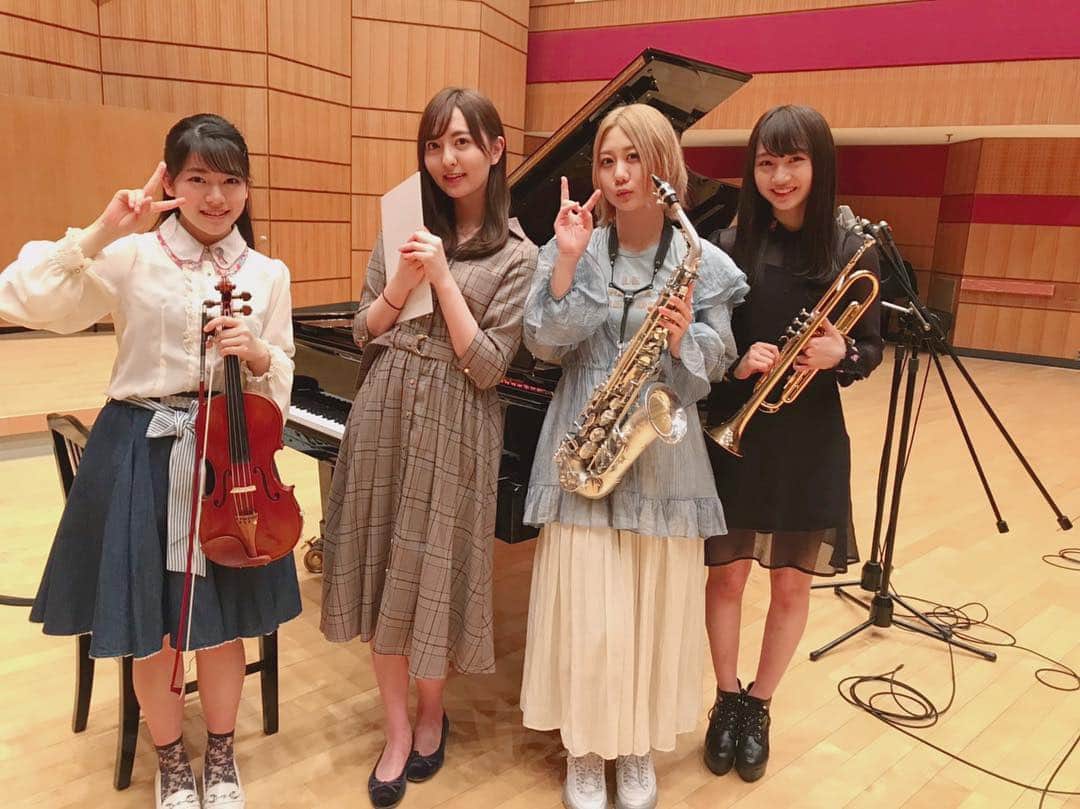高岡薫のインスタグラム：「5/4(土)19:20〜22:00放送のNHK-FM「クラシック大好きアイドル全員集合！」が放送されます！(ゴールデンウィークだ！) AKB48グループのメンバーで座談会と、セッションの収録をしてきました！  HKT48の#森保まどか さん、SKE48の#古畑奈和 さん、NMB48の#山本彩加 さんという素晴らしい方の中に混じって緊張しながら収録しました…← セッションは「365日の紙飛行機」です！原曲とはまた違った雰囲気なのでお楽しみに☺️ #高岡薫 #NHKFM #クラシック大好きアイドル全員集合」