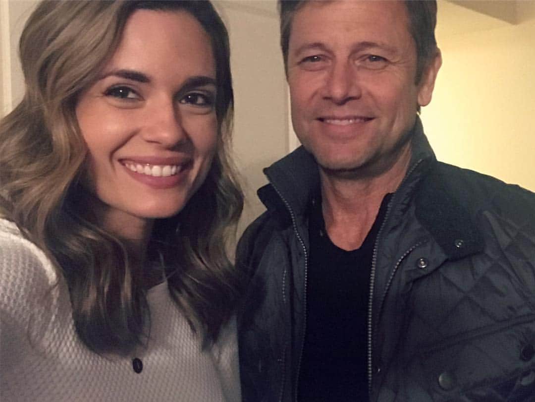 のインスタグラム：「Working with this guy again... 😃. Anyone remember the first time we worked together??! ( heyyyy there, @daphnezuniga ! 😘 )」