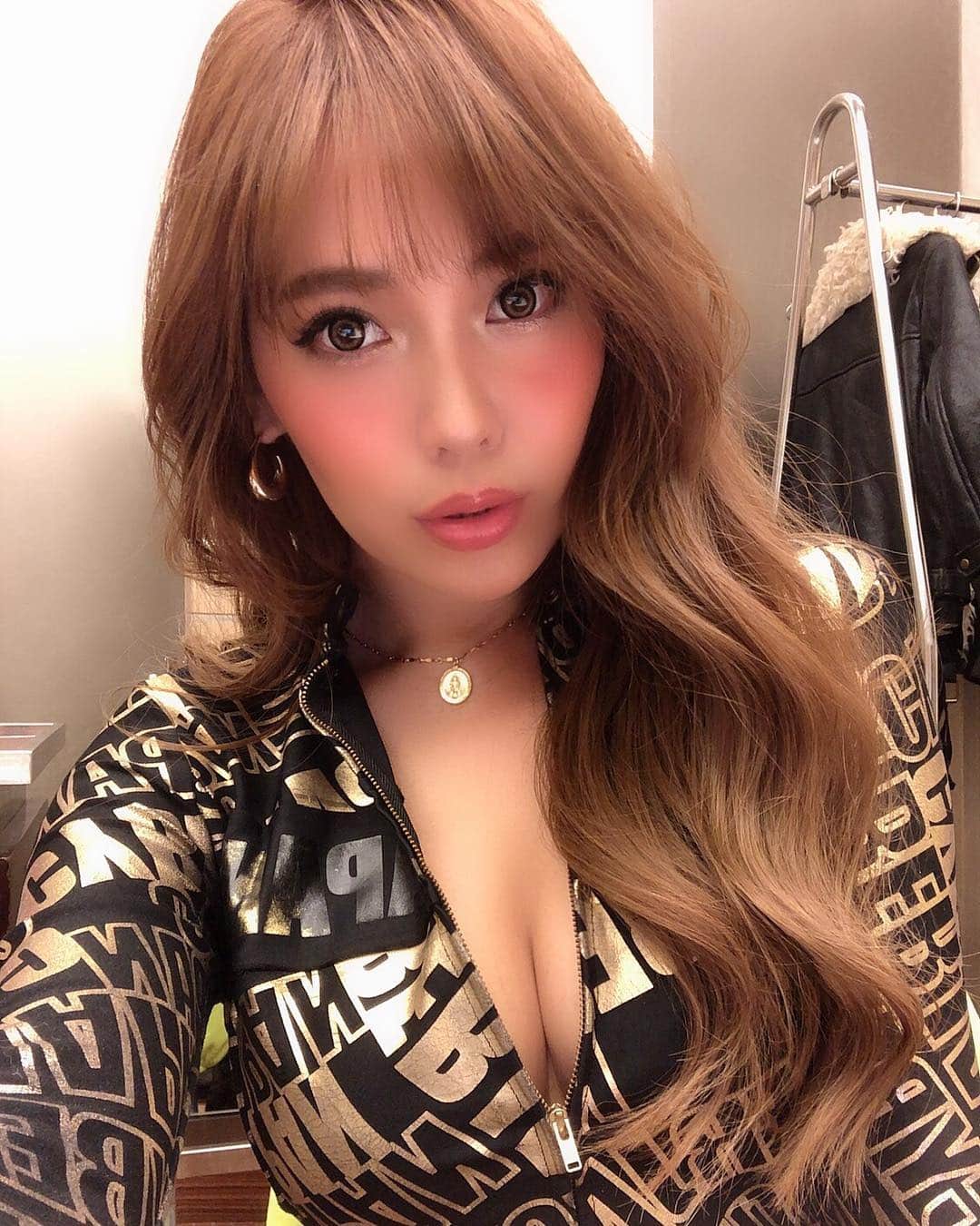 のインスタグラム：「いよいよGW突入ですね💨✨ 近日出演させていただくイベントはこちらだよ💗♩¨̮ * ▶︎5/1(WED) “Oliver Heldens” at CLUB @club_camelot ▶︎5/3(FRI) THE WONDERNIGHT -GOLDEN WEEK- @agehatokyo ▶︎5/5(SUN) MATSURI @herbie_hiroshima * お近くのかたはぜひ！😻🔥 * * * #cyberjapan #cyberjapandancers #cjjuri #jurixoxoxo #サイバージャパン  #japanesegirl #makeup」