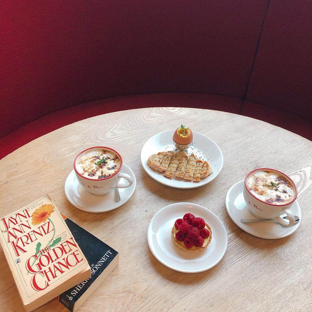 藤川沙弥のインスタグラム：「𝐜𝐚𝐟𝐞 𝐭𝐢𝐦𝐞𓂃𖠚ᐝ﻿ coin de paris 🇫🇷﻿ ﻿ パリをイメージしたお店で﻿ なかなか穴場な場所に📍﻿ 店員さんも店内も雰囲気が◎﻿ 外観も可愛いお店なので﻿ 写真いっぱい撮ってしまいます🤳⌖」