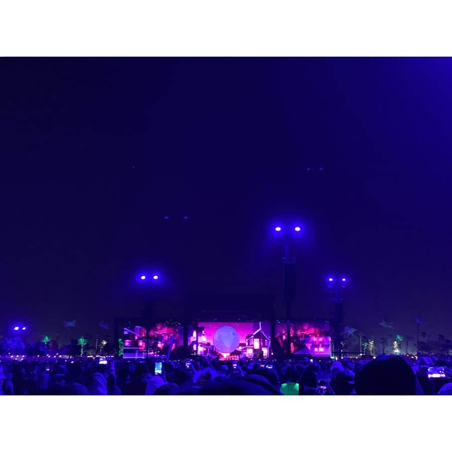 西脇彩華さんのインスタグラム写真 - (西脇彩華Instagram)「＊ #coachella2019 行ってきました！！！！ お姉ちゃんの応援に！！！ ・ 初一人旅でアメリカに行ってきましたが、友達や沢山の人に助けられて超超楽しめた💓💓 みんなに感謝、感謝です。🙏✨ ・ @prfm_official  本当に本当にがんばってました。涙 一生懸命にライブする3人をみてまだまだ無限に広がる未来に期待して明日からも頑張ろうって本気で思いました！！ わたしも頑張る。💪😇💓 まじカッコいいお姉ちゃん達です！！！ ・ ひとりの時間も沢山あって、自分と向き合いながら改めていろんなことに感謝できたとてもいい機会。🕊🌿 ・ 一生忘れられない思い出がまた増えたなぁ✨ ・ @yurisa ちゃん💓 楽しい楽しい時間を本当にありがとう！！！😭🙏 砂埃でやられた鼻と日焼けは一番のお土産😇笑笑 あなたの「FLASH」は最高🥴✨笑 ・ #coachella #coachellavalley #usa #LA #festival #music #fashion #love #chillout #blessed #YOLO #japanese #🇯🇵 #prfm #miracle #sundayservice #kanyewest #arianagrande #happy #happyeaster 🐰🥚💐✨」4月26日 13時36分 - chapon_930