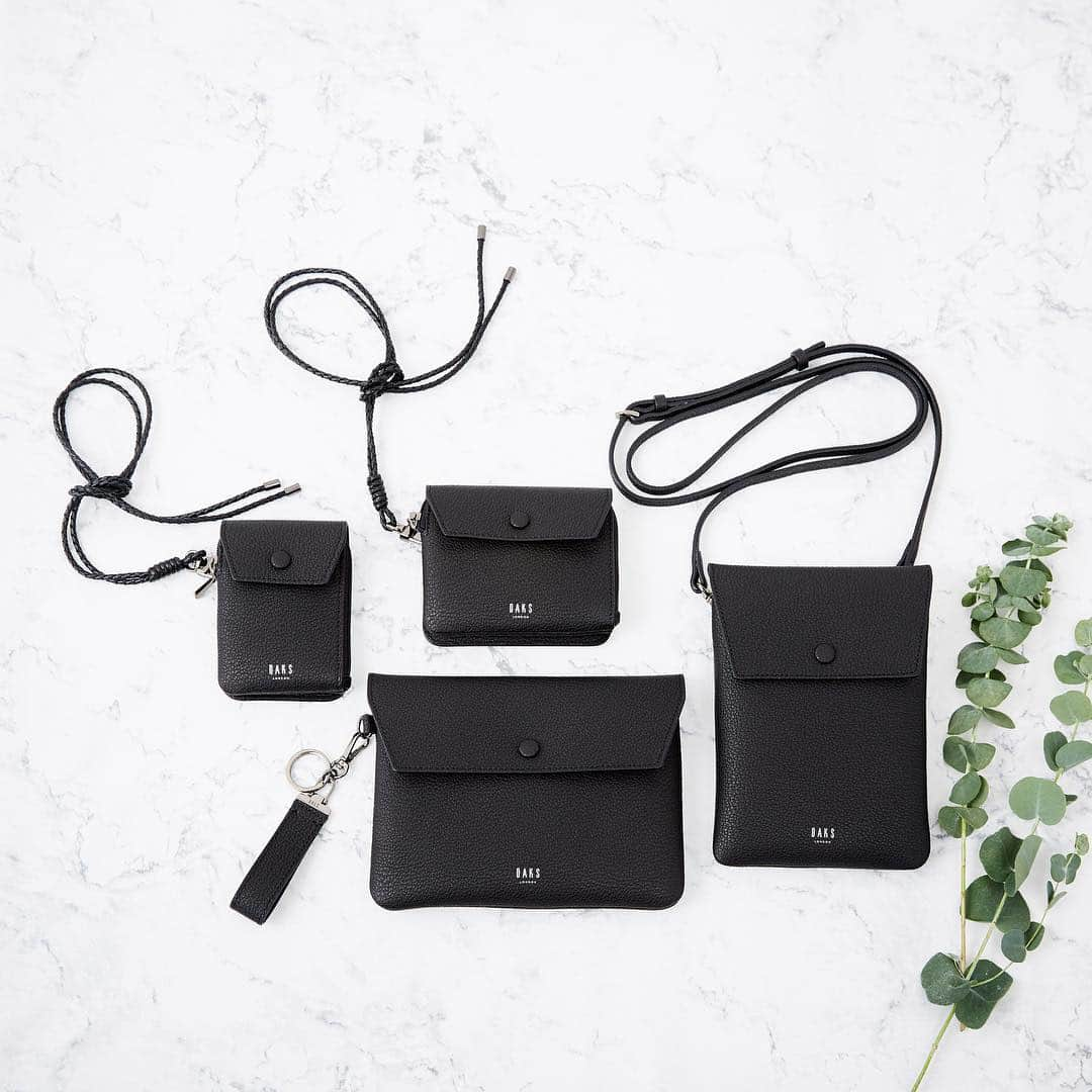 DAKS Koreaさんのインスタグラム写真 - (DAKS KoreaInstagram)「• DAKS accessories  베이직한 디자인에 활용도를 높인 닥스 액세서리만의 다양한 파우치 케이스 시리즈를 LF몰에서 만나보세요! . [JAMES] #DBWA9E871BK #DBWA9E872BK #DBWA9E873BK #DBWA9E874BK . #닥스 #닥스액세서리 #닥스코리아 #DAKS #DAKSACCESSORIES #Lfmall #파우치 #파우치케이스 #목걸이형카드지갑 #미니크로스백」4月26日 13時53分 - dakskorea_accessories