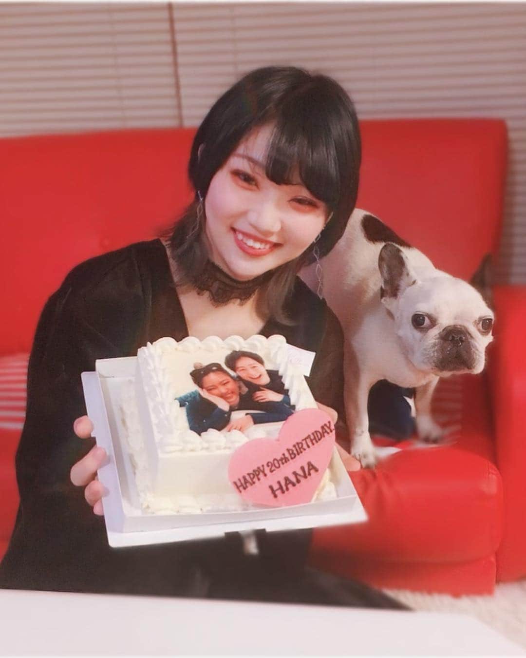 菅又菜摘（ナツ）さんのインスタグラム写真 - (菅又菜摘（ナツ）Instagram)「㊗️ Happy birthday @sh__tksm 妹(三女)が二十歳になりました 成人なんて信じられない ちょっと寂しいけど... 一緒にお酒飲むの楽しみだ🍶💕 和牛の川西さんが大好きな妹へ @kitt.official 和牛ケーキ🎂w 水田さんアイコラごめんなさい はなちゃん💛成人おめでとう 1枚目の写真私だと思ったでしょ？ 妹に私のメイクして私服着せたら こげなつになった😂そっくり でも逆に妹にメイクしてもらったら 私はバカ殿になった💦なぜだ... 三姉妹みんな無事に成人になりました まま産んでくれてありがとう🙏🏾 #mysister #20th #birthday #kitt #kittofficial #birthdaycake #photocake #wagyu #cake #happybirthday #love #family  #sister #sisters #myfamily #kotsubu #sapporo #hokkaido」4月26日 14時09分 - kogenatsu920